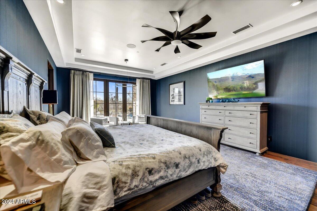 WHISPER ROCK - Residential