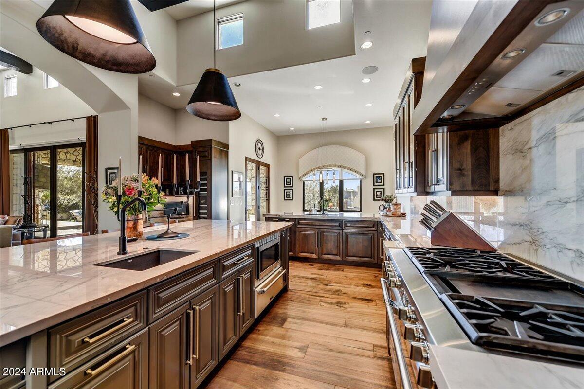WHISPER ROCK - Residential