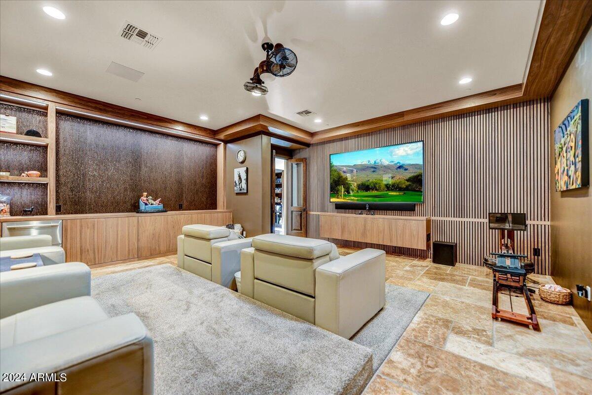 WHISPER ROCK - Residential
