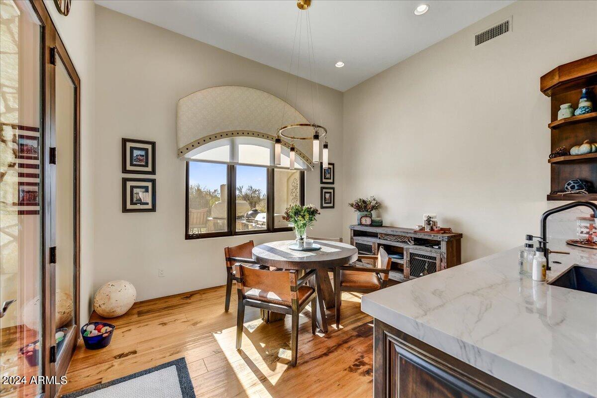WHISPER ROCK - Residential