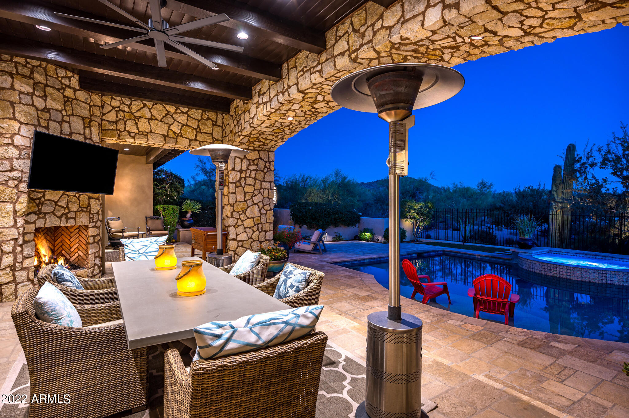 WHISPER ROCK - Residential