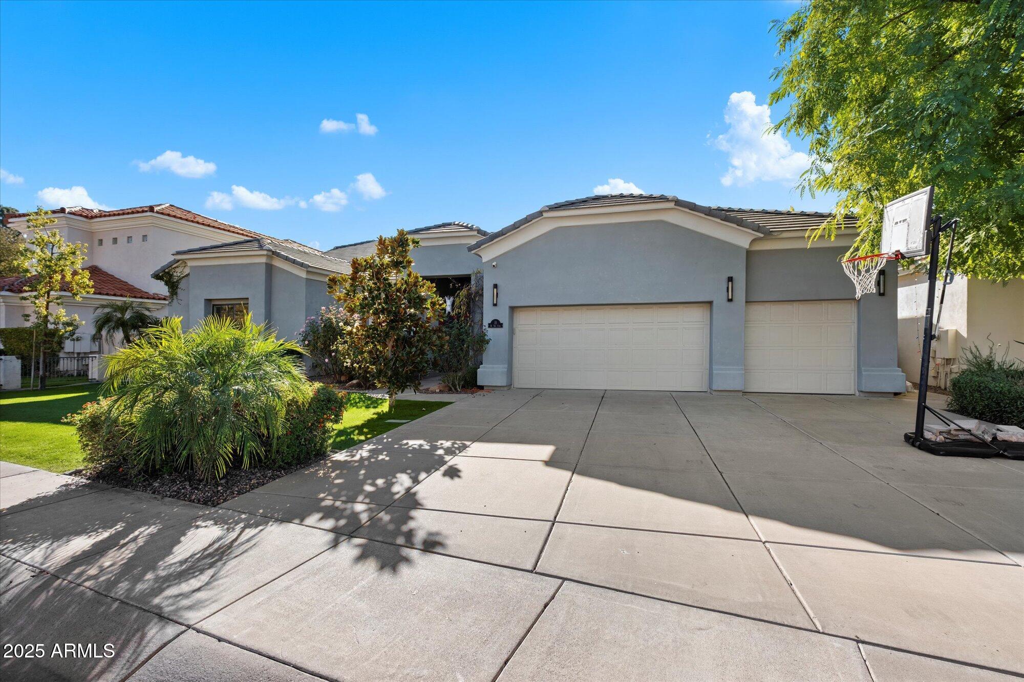 11 W SAN JUAN Avenue