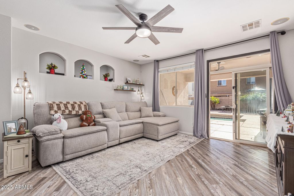 Photo of 613 E Navajo Trail, San Tan Valley, AZ 85143 (MLS # 6954340)