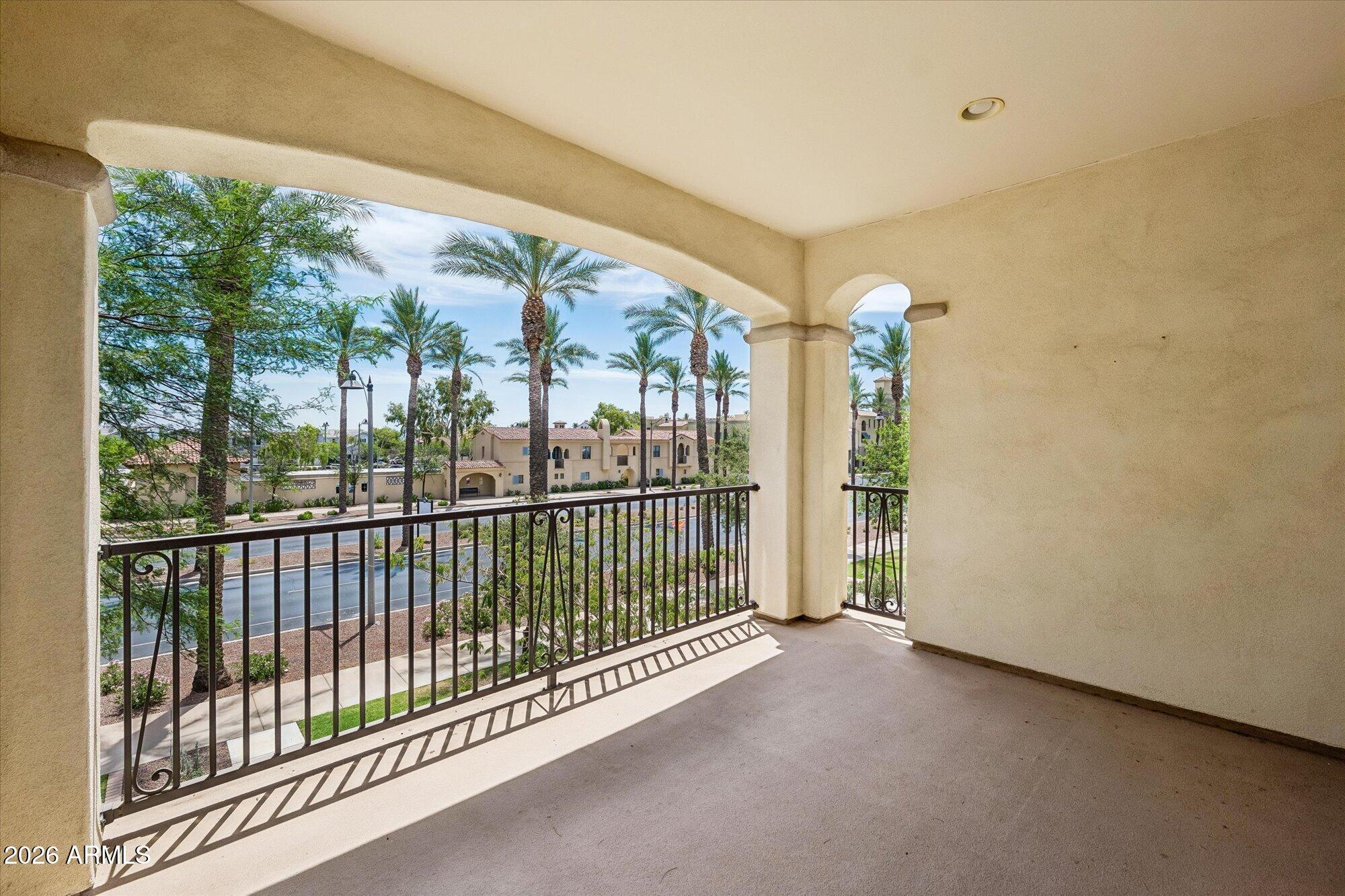 4312 N VERRADO Way