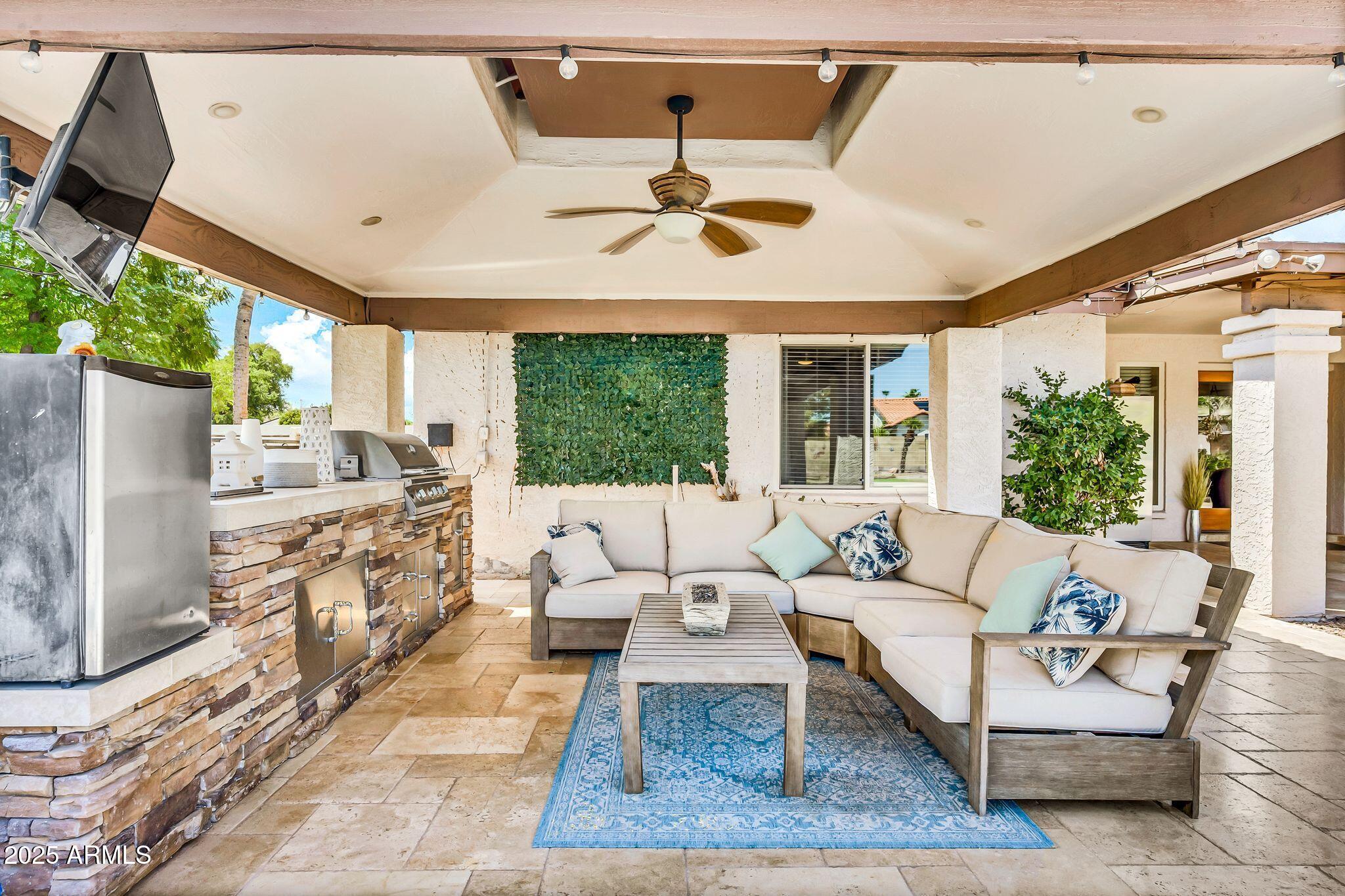 548 E PALO VERDE Street