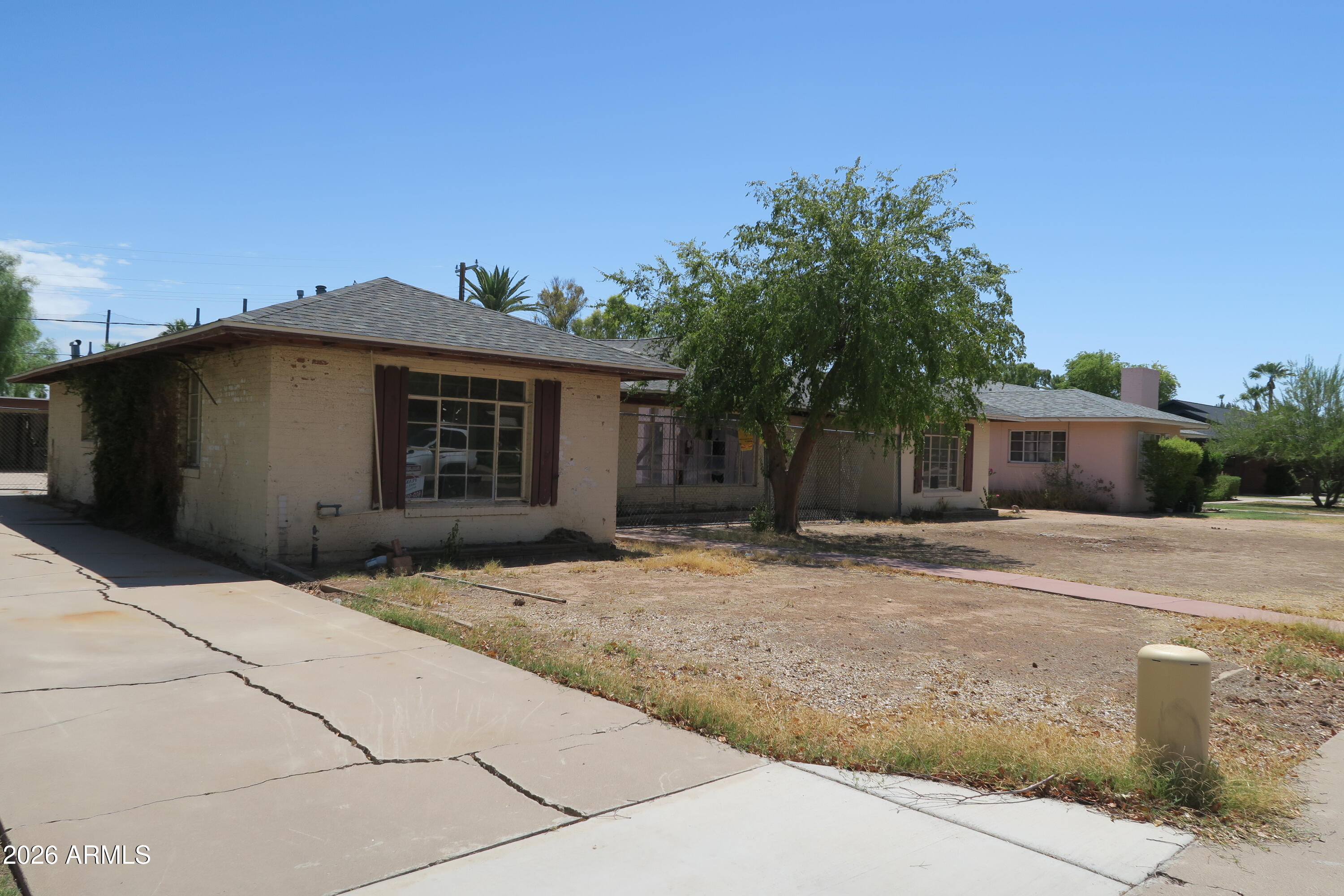 1307 W EDGEMONT Avenue