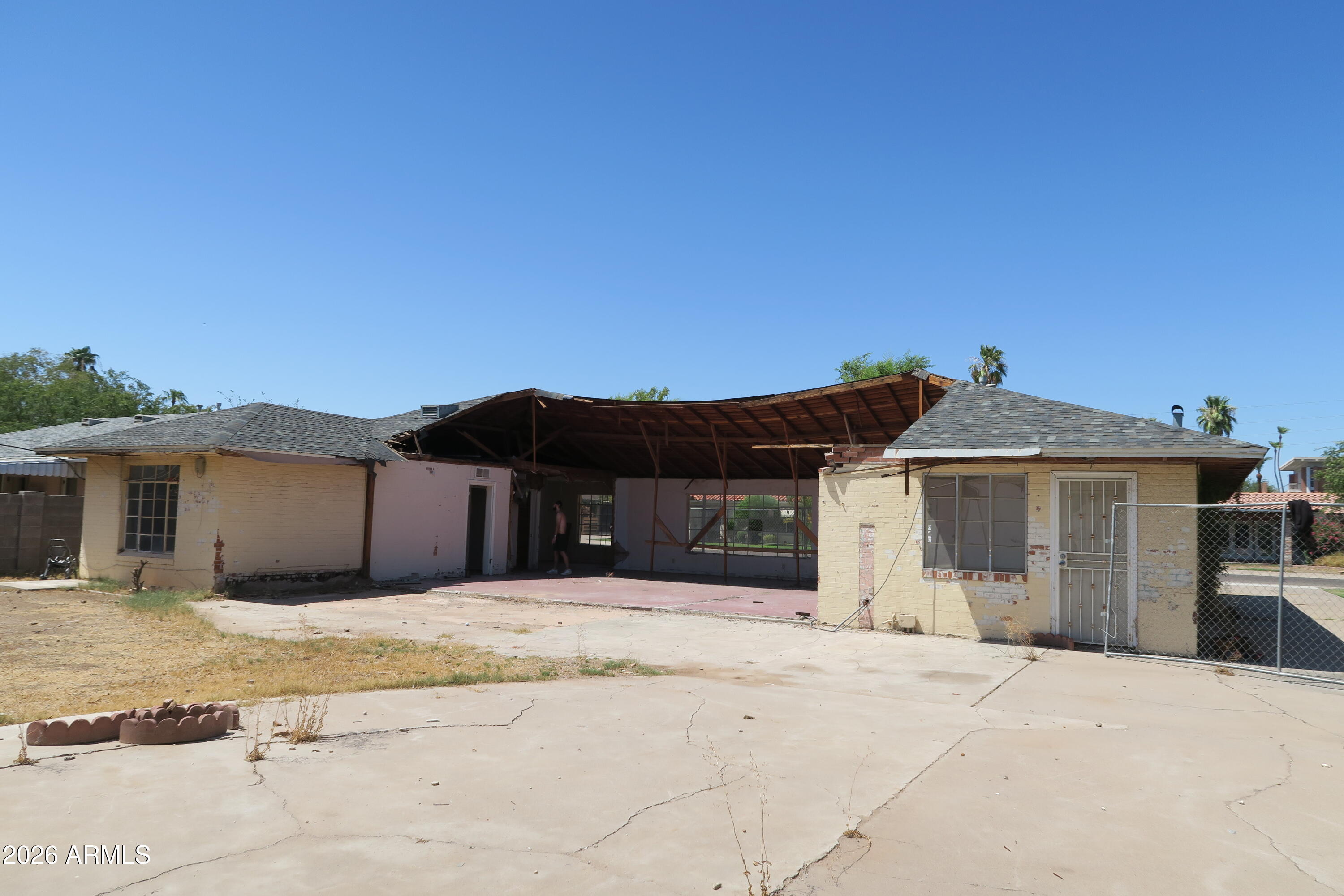 1307 W EDGEMONT Avenue