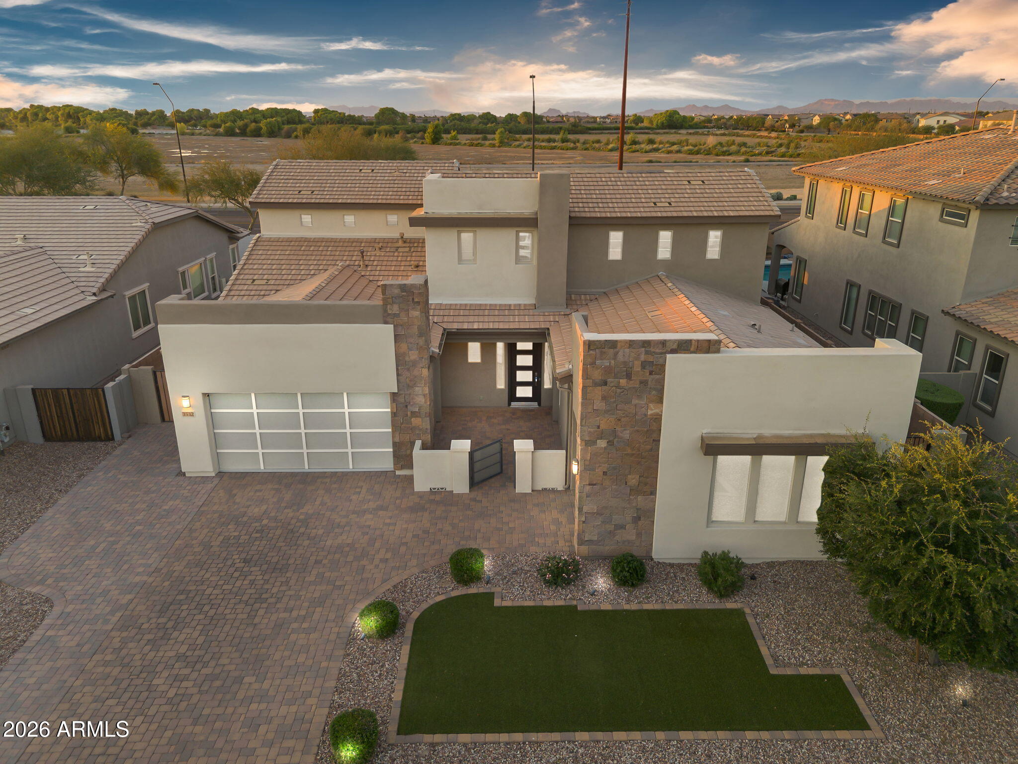 3532 E PENEDES Drive