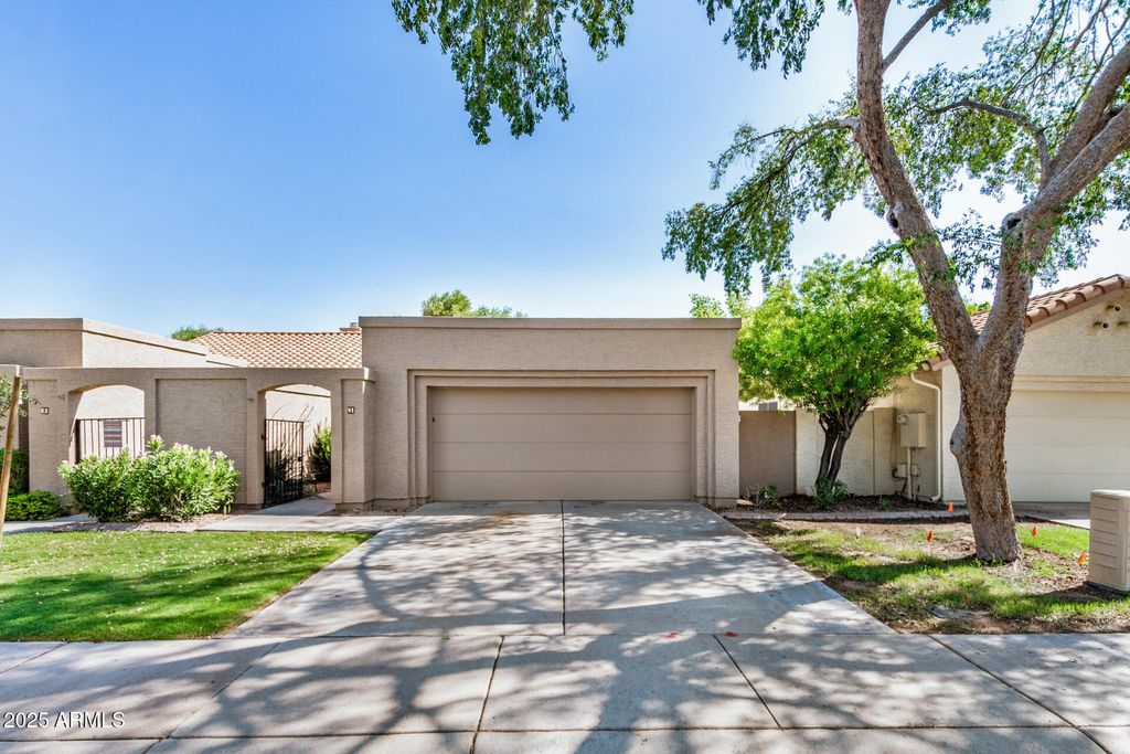 Photo of 91 W Calle De Arcos, Tempe, AZ 85284 (MLS # 6914618)
