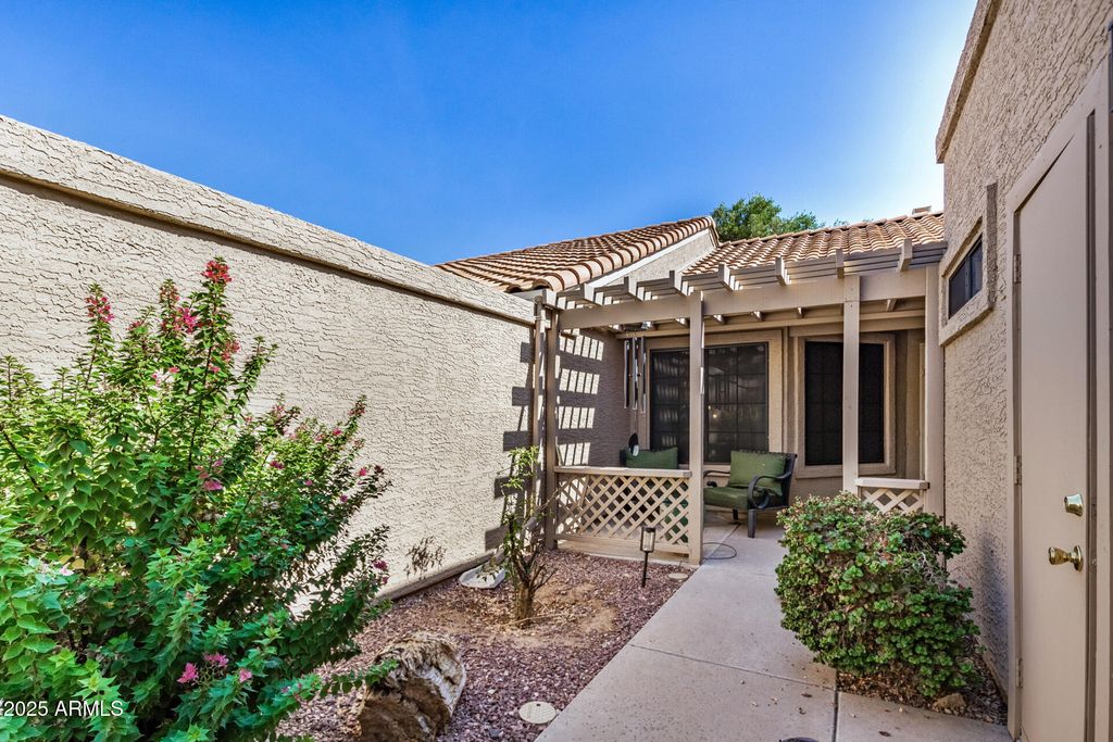 Photo of 91 W Calle De Arcos, Tempe, AZ 85284 (MLS # 6914618)