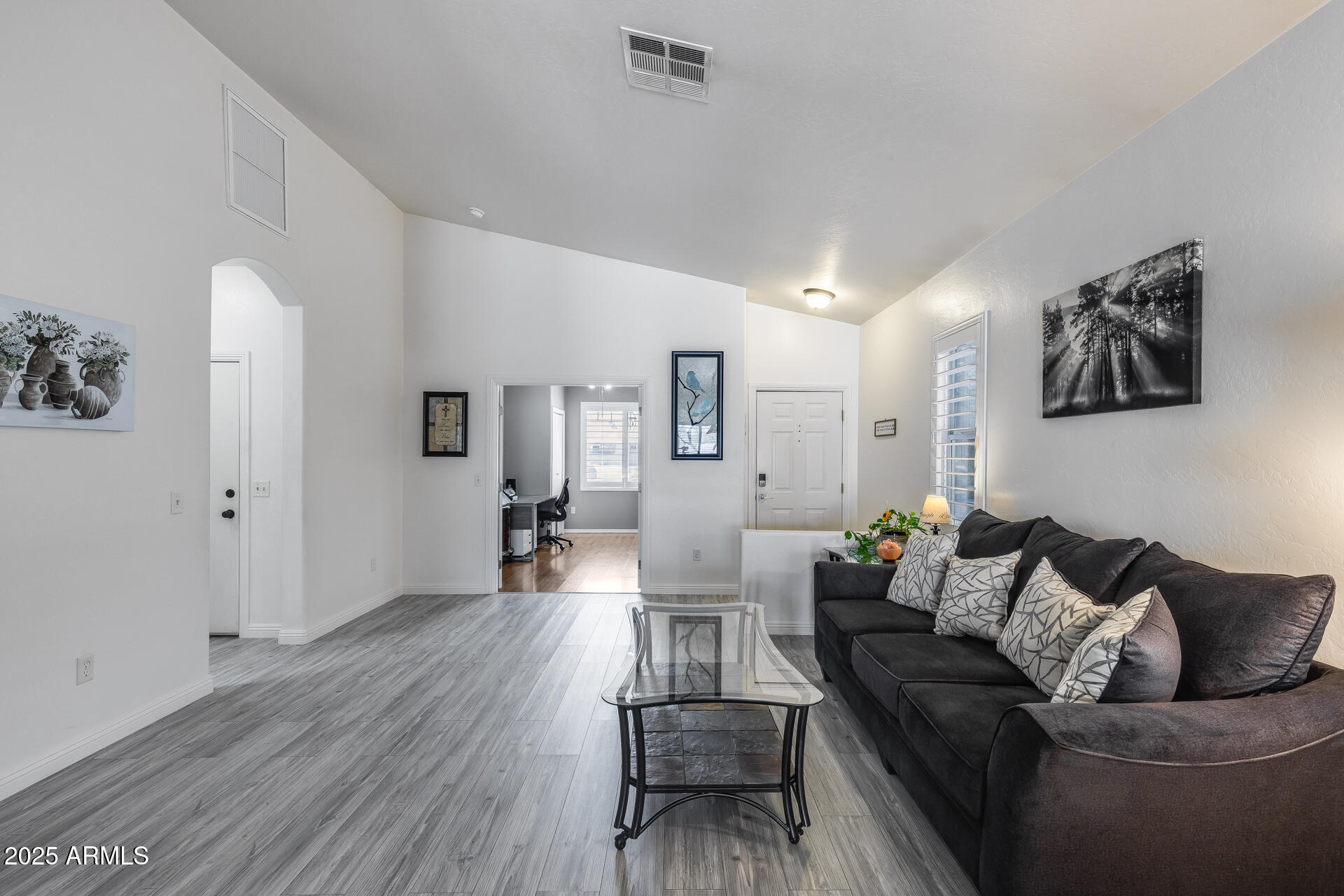 2714 E DEL RIO Street