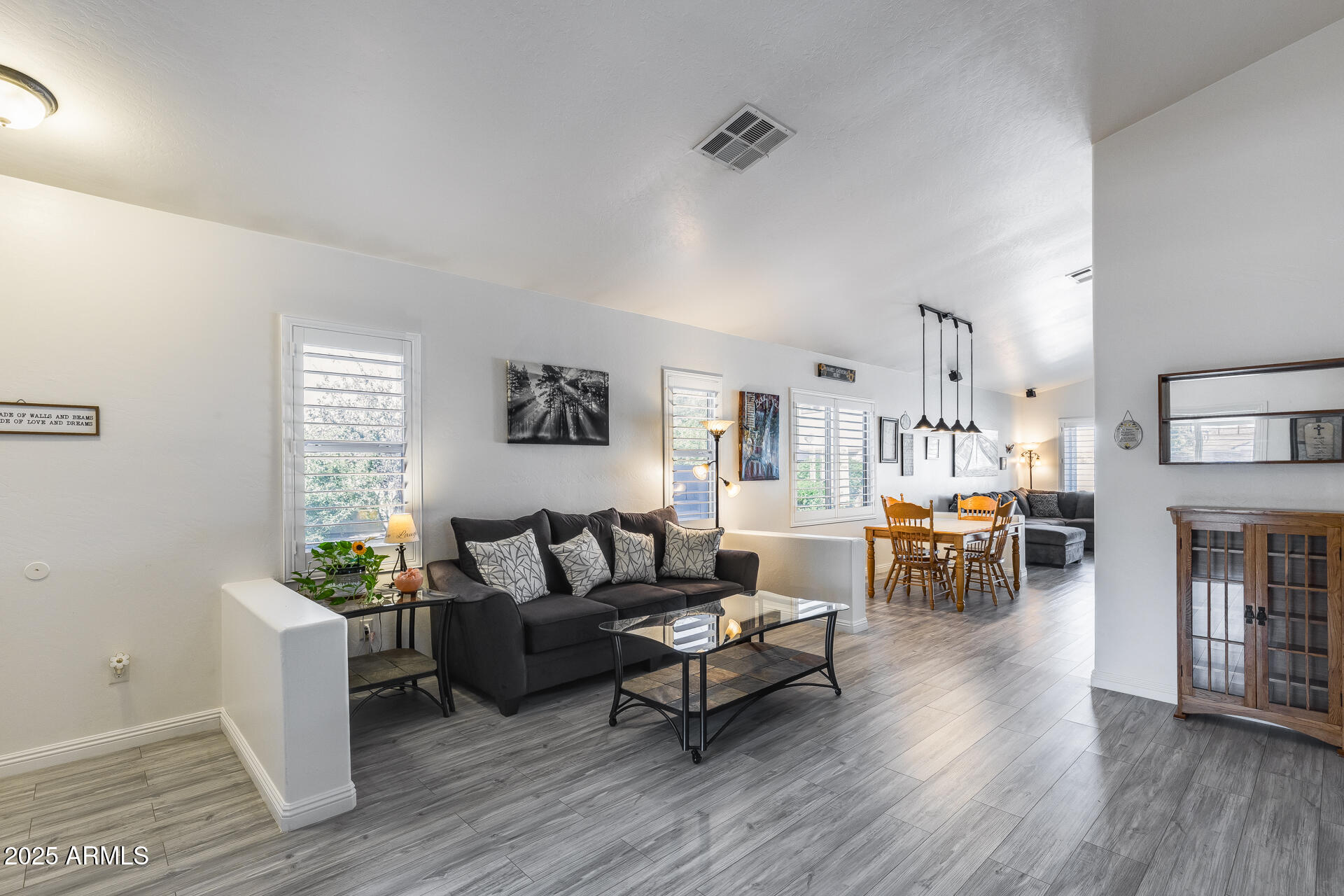 2714 E DEL RIO Street