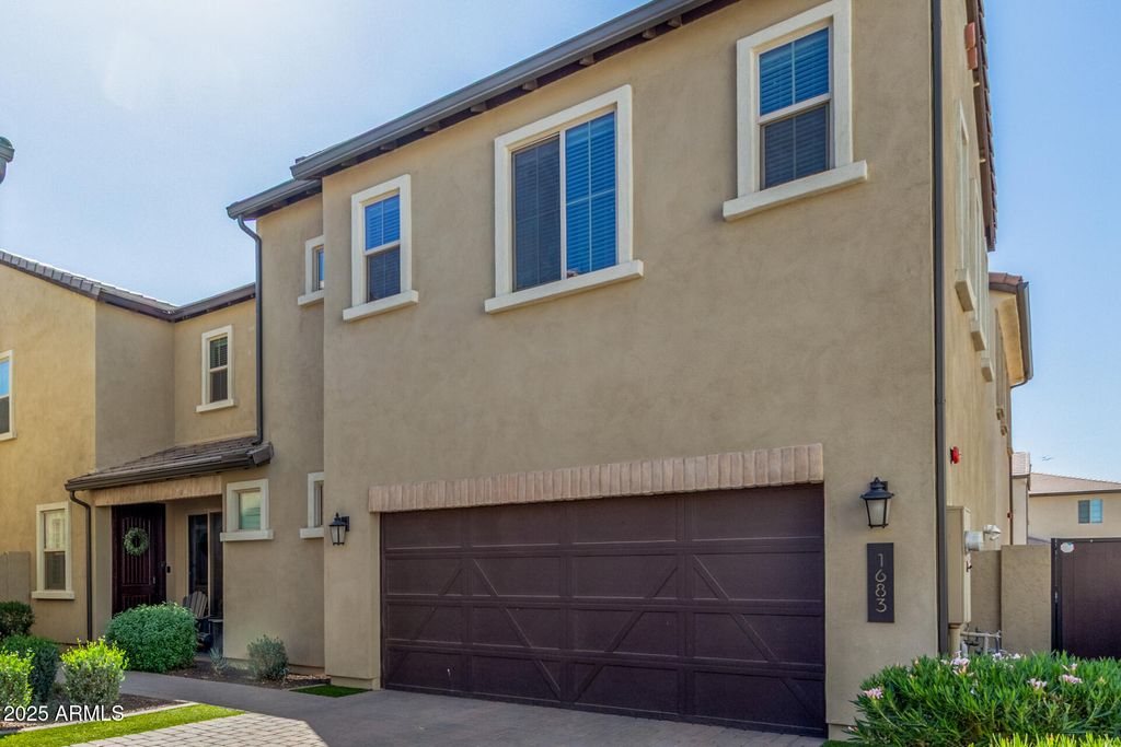 Photo of 1683 S Wallrade Lane, Gilbert, AZ 85295 (MLS # 6921360)