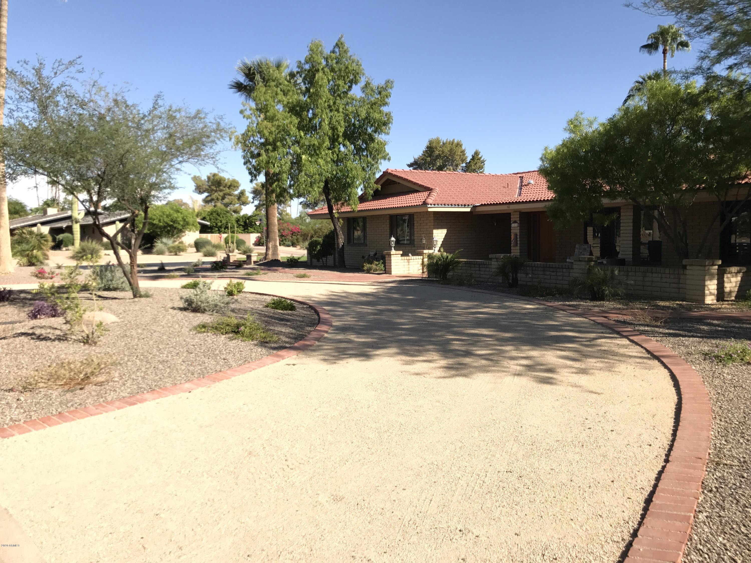 185 E CERCADO Lane