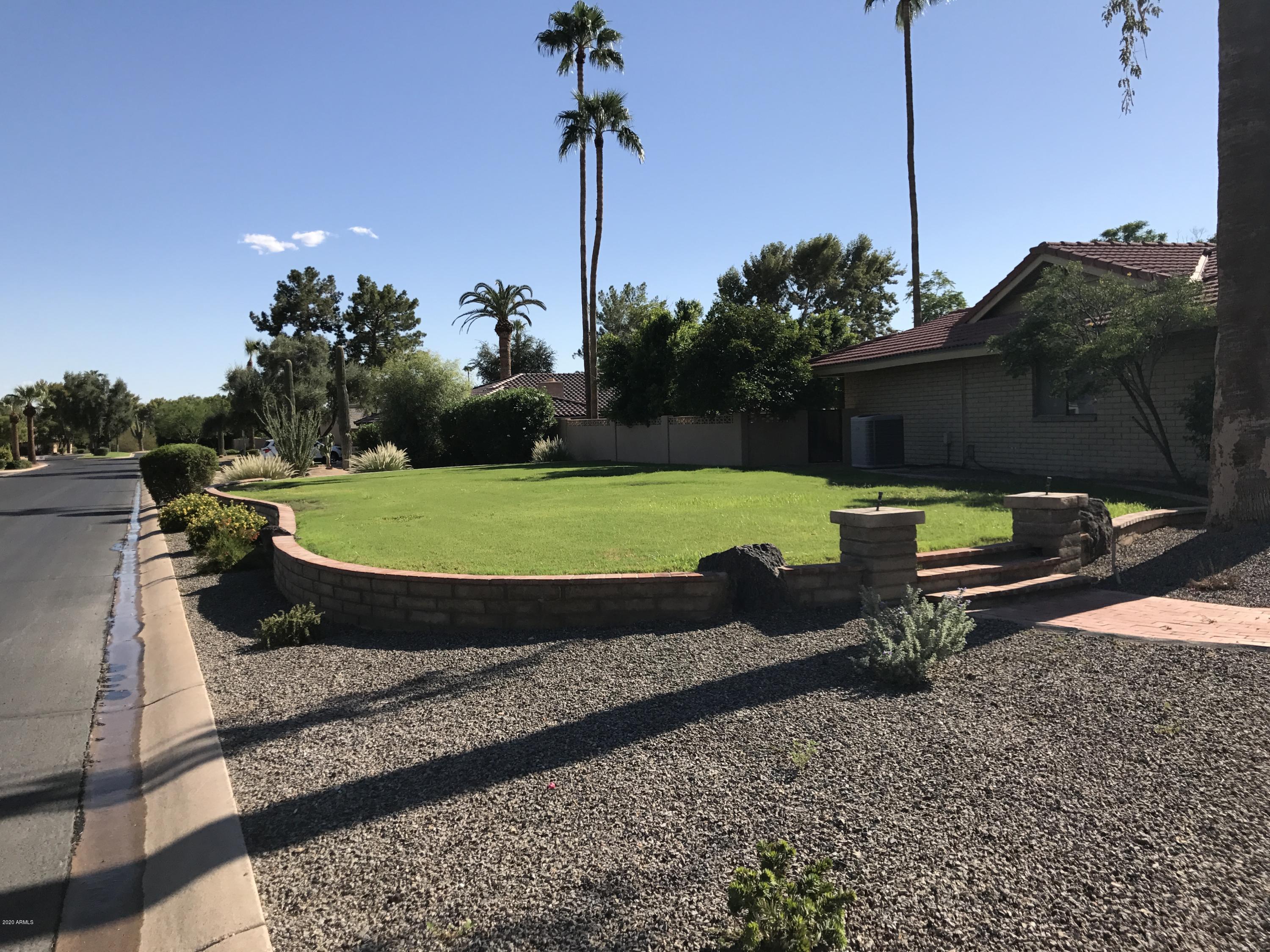 185 E CERCADO Lane