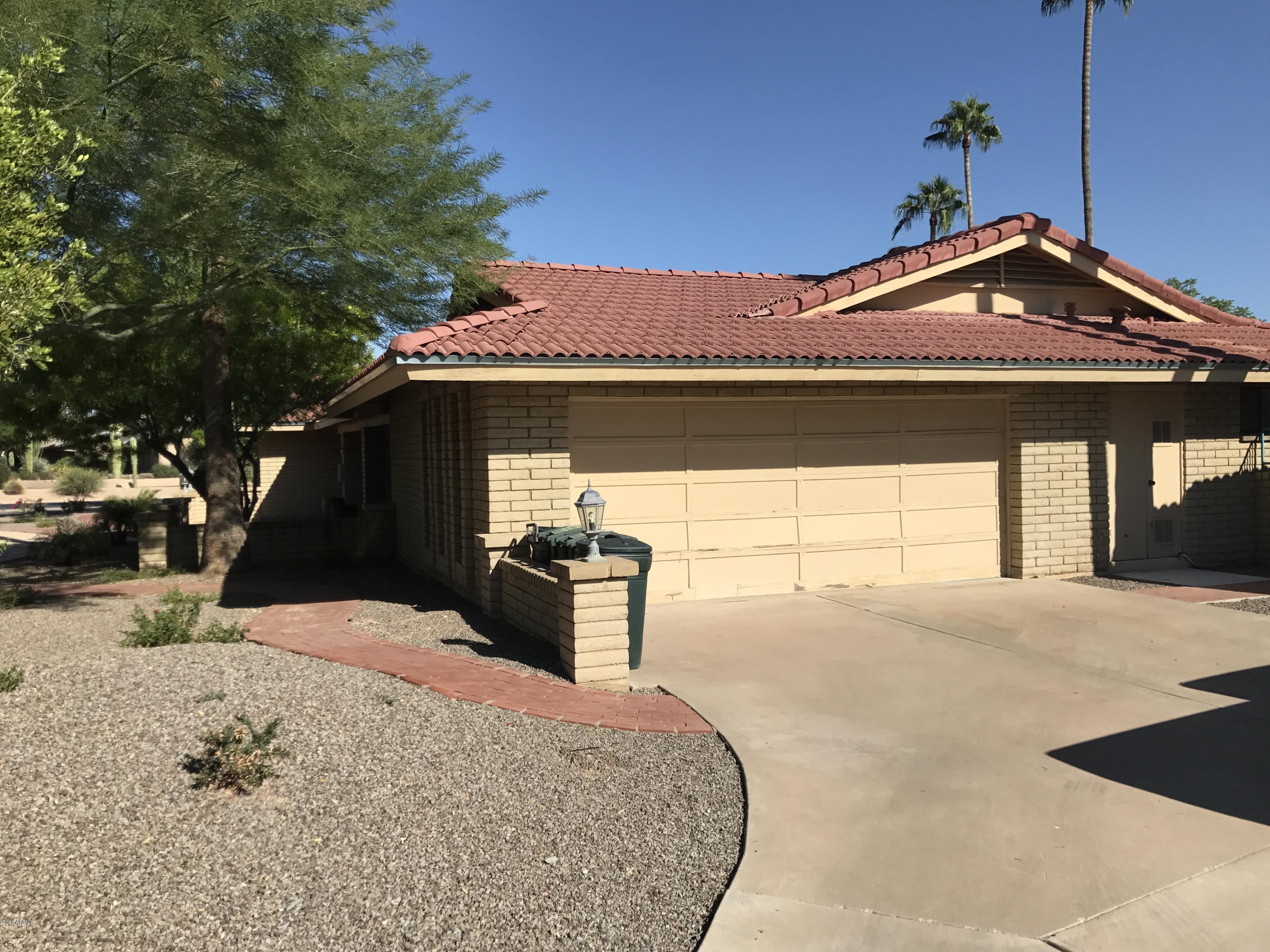 185 E CERCADO Lane