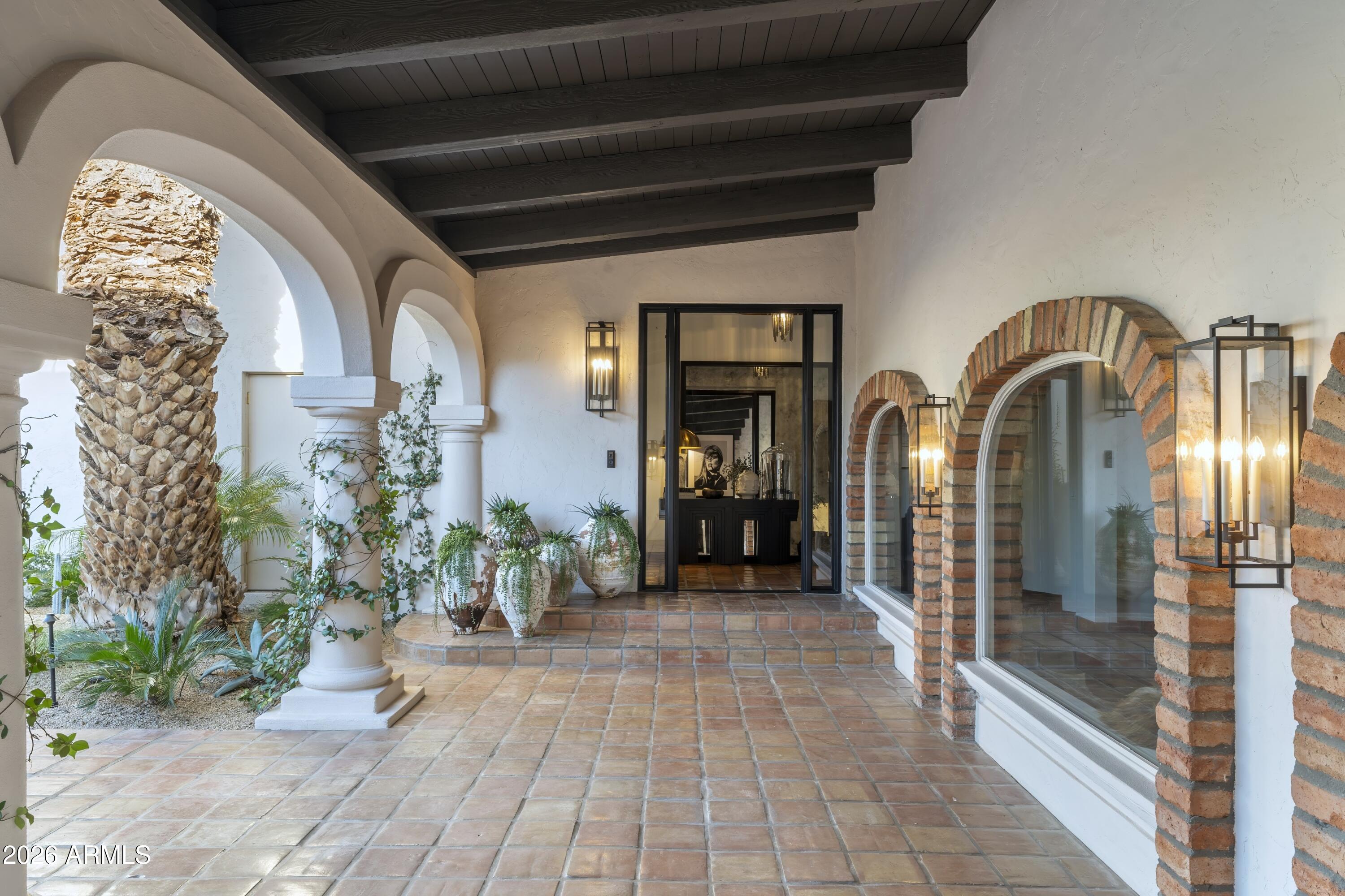 8119 E FOOTHILLS Drive