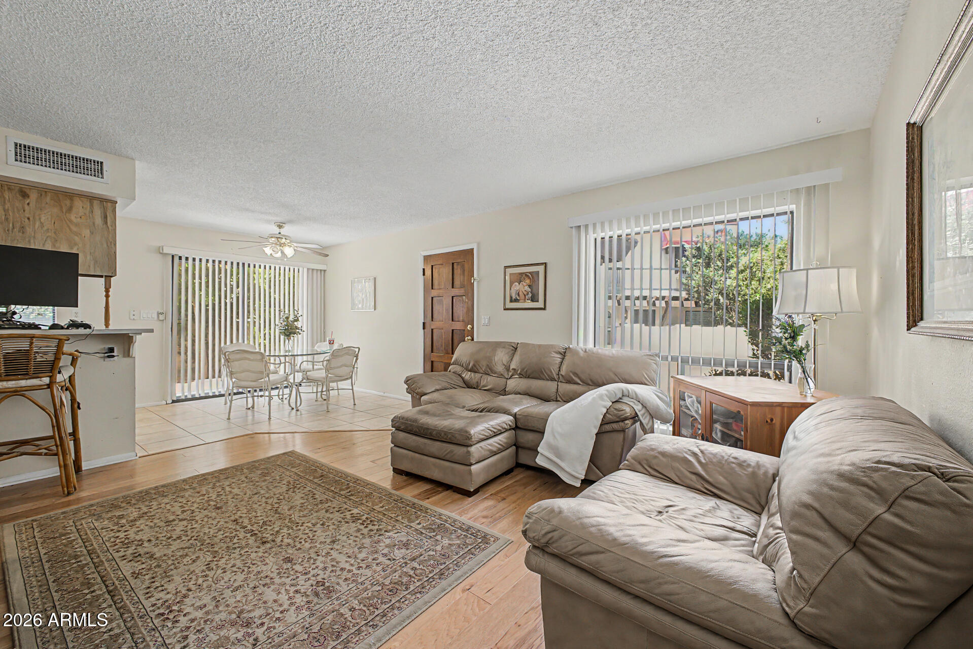 4810 E Euclid Avenue 1