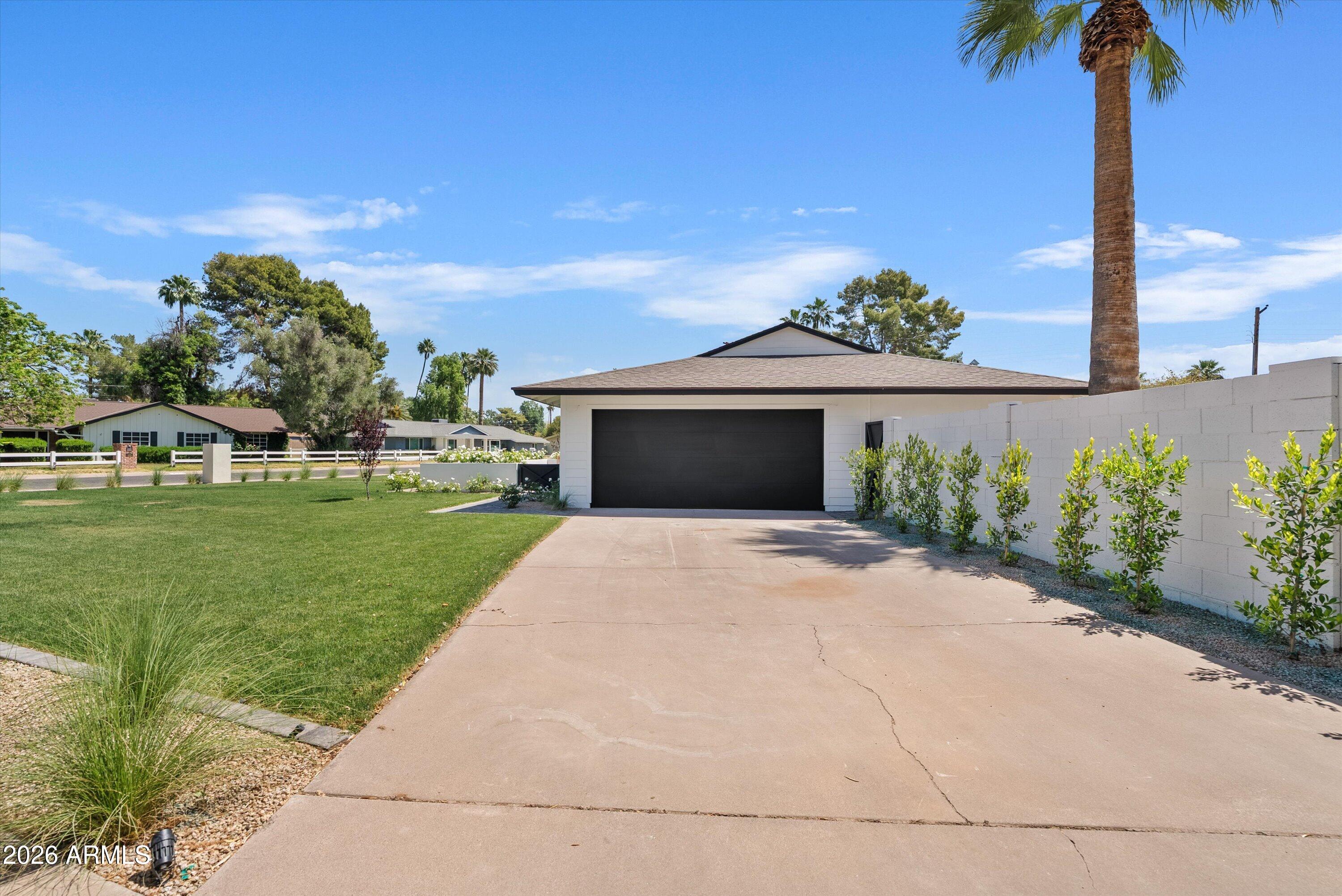 1413 W FRIER Drive