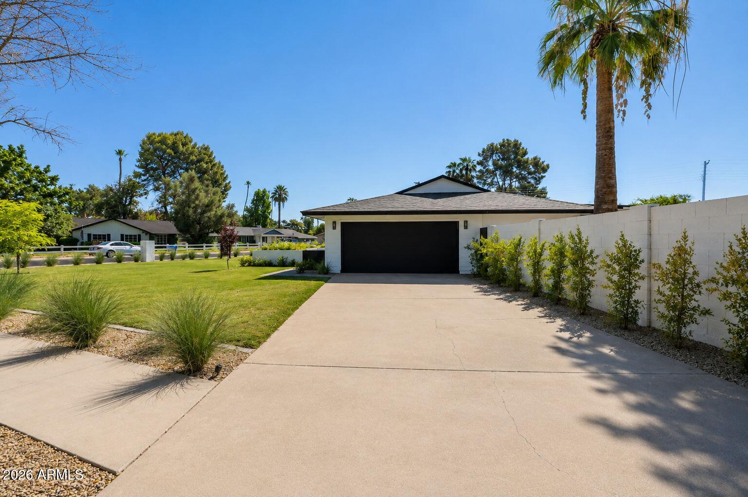 1413 W FRIER Drive