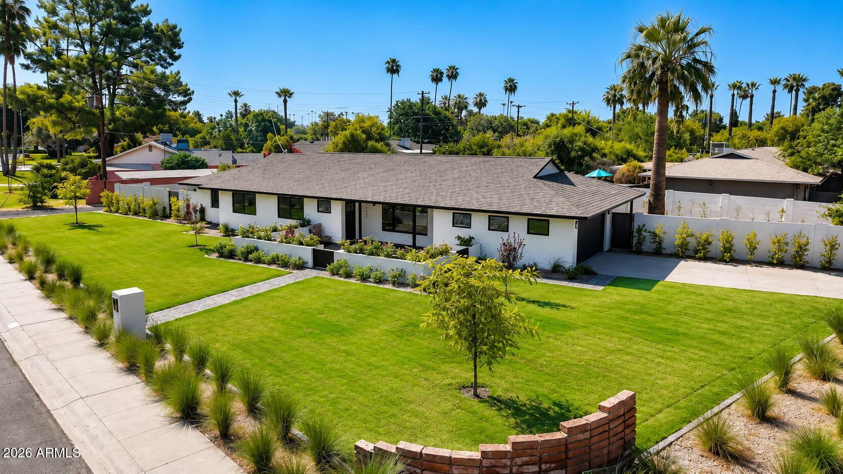 1413 W FRIER Drive