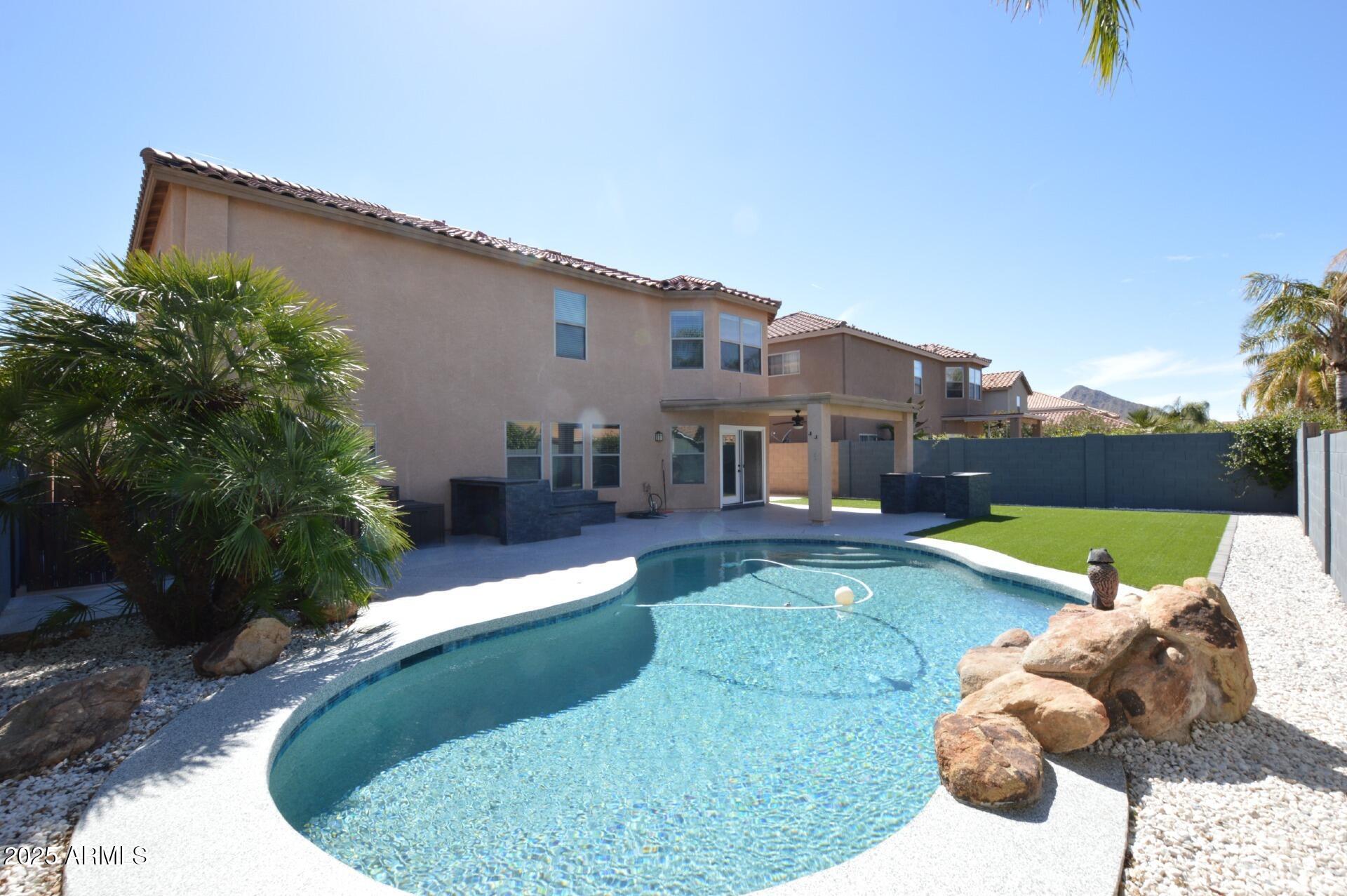 2812 W SUNSHINE BUTTE Drive