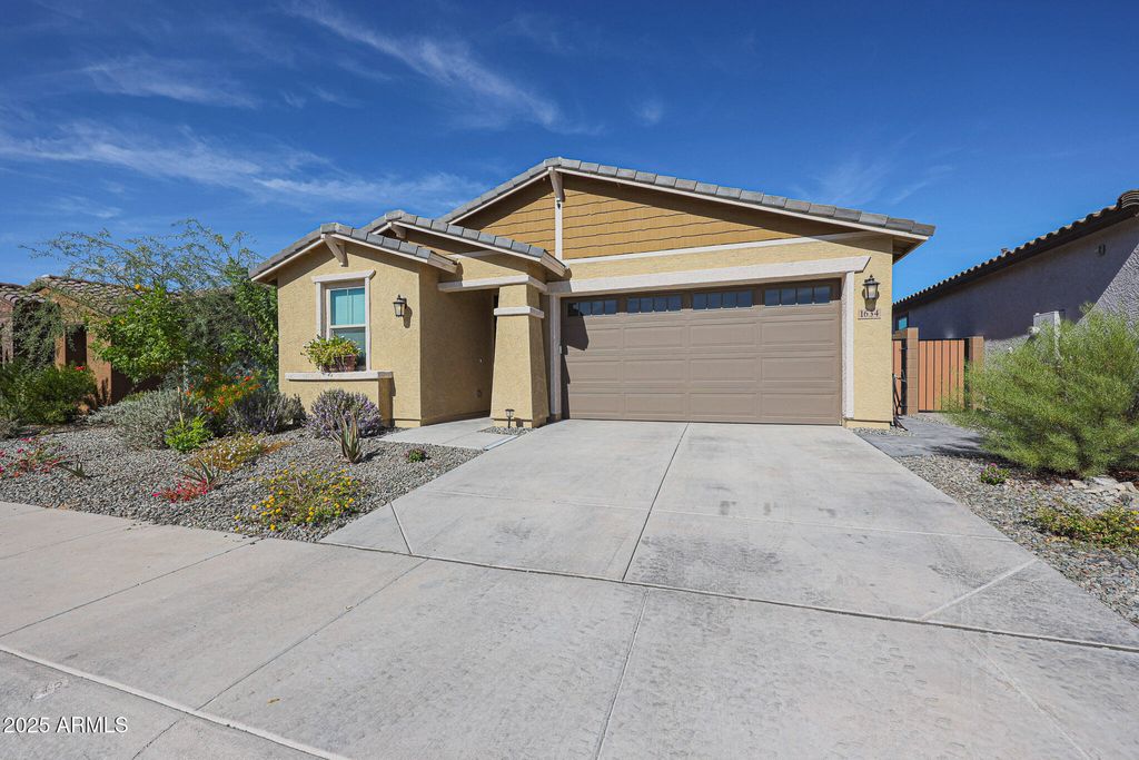 Photo of 1634 W Monte Way, Phoenix, AZ 85041 (MLS # 6936054)