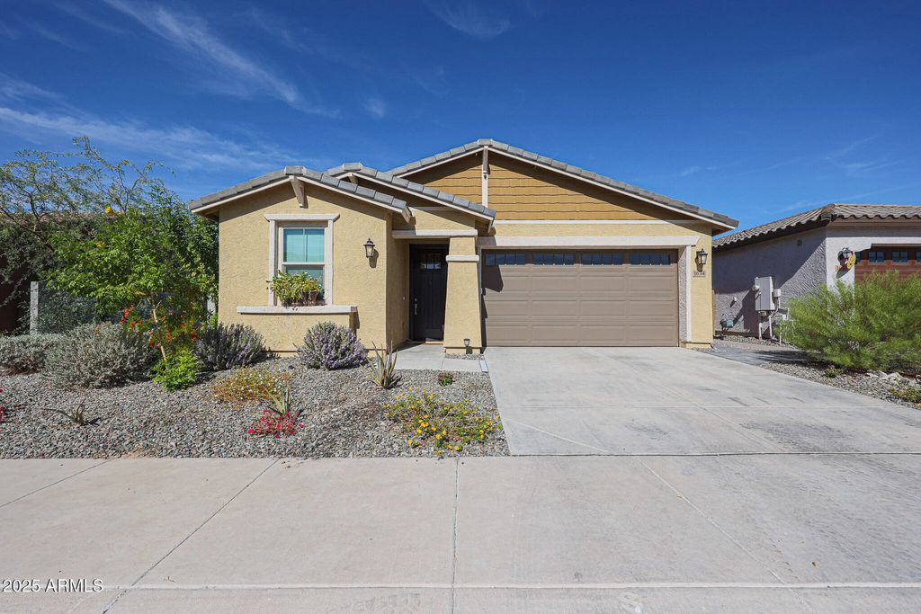 Photo of 1634 W Monte Way, Phoenix, AZ 85041 (MLS # 6936054)
