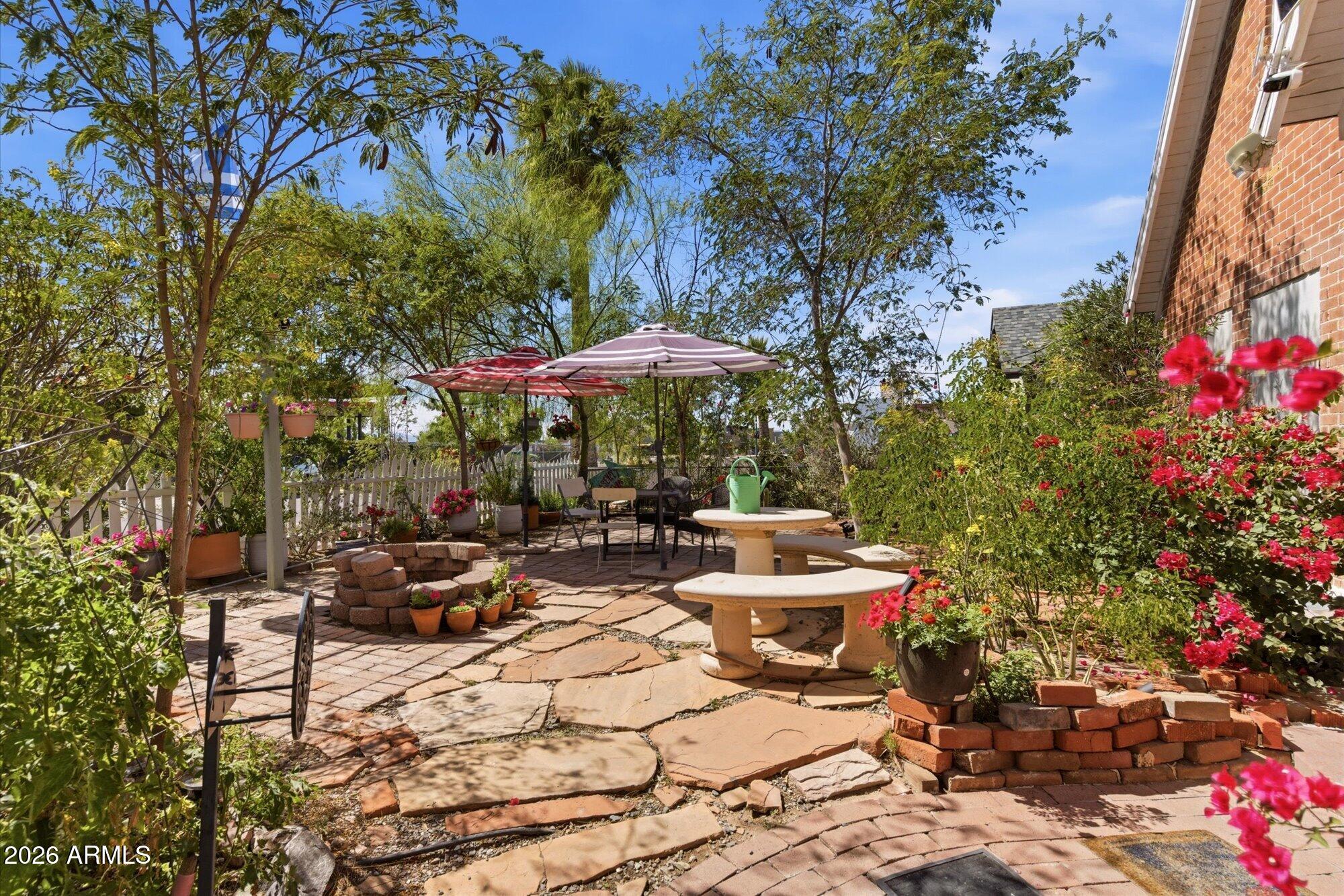 1326 W ROOSEVELT Street