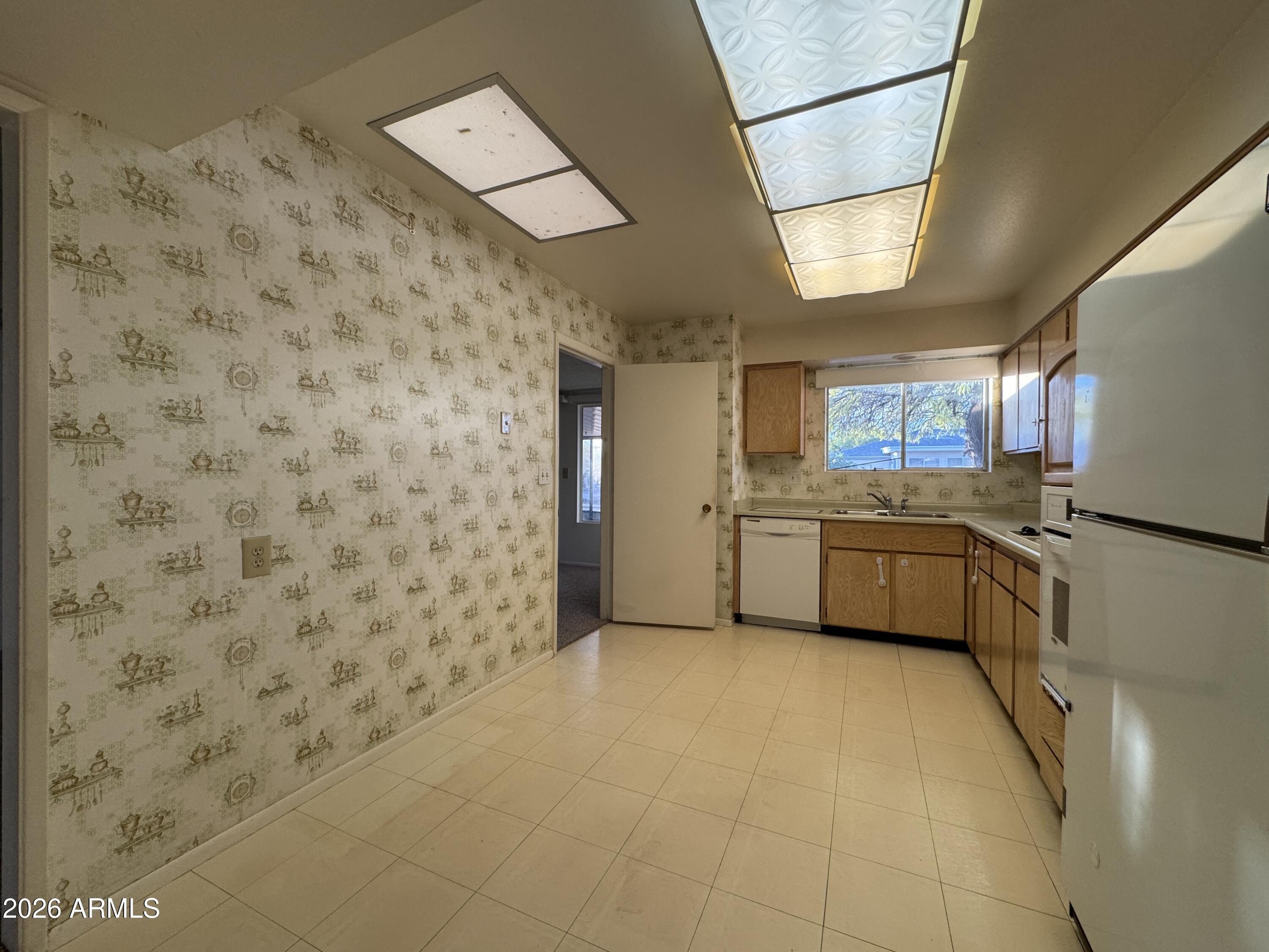 14206 N CROWN POINT Court