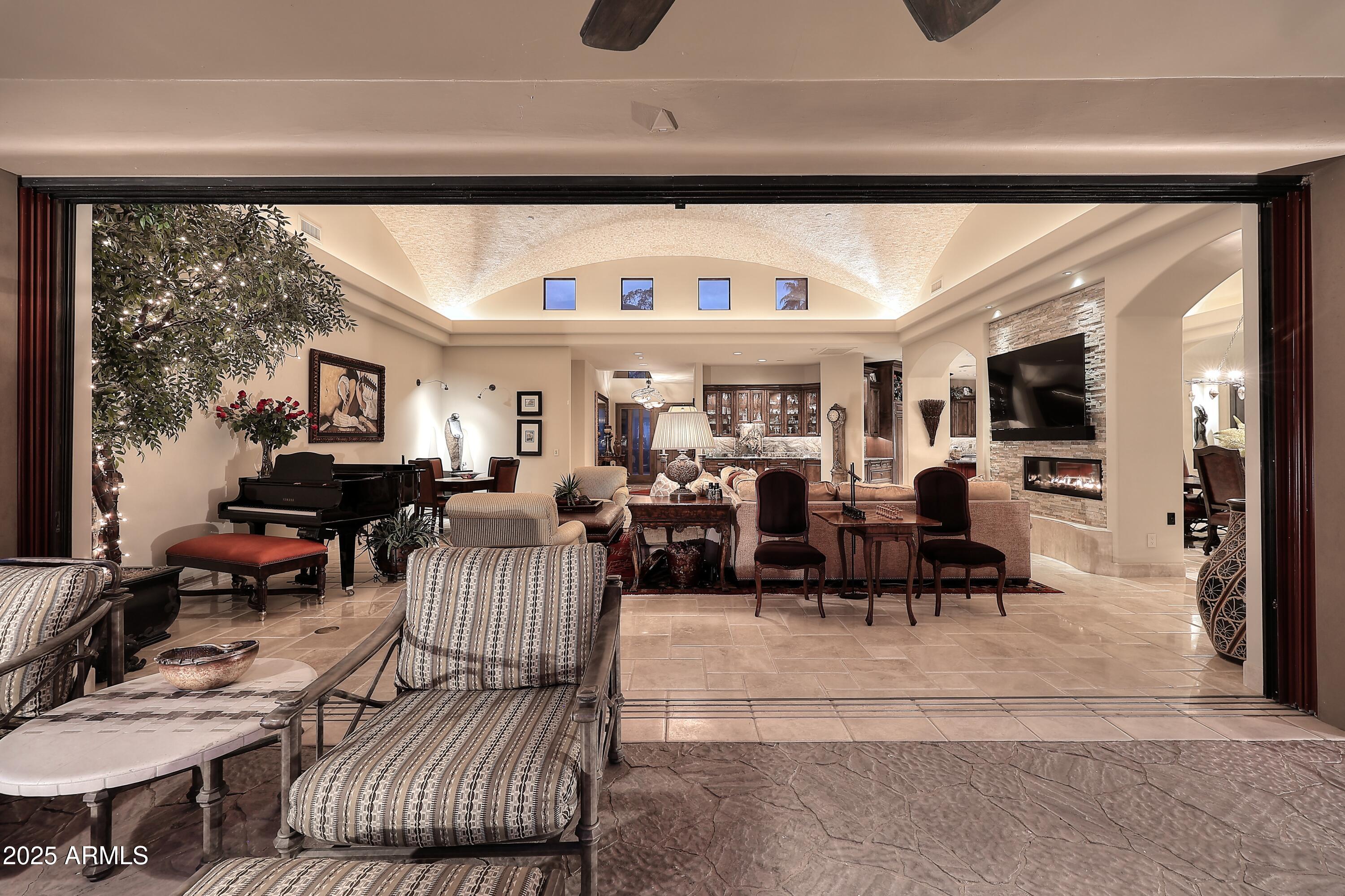 8406 E CALLE BUENA Vista