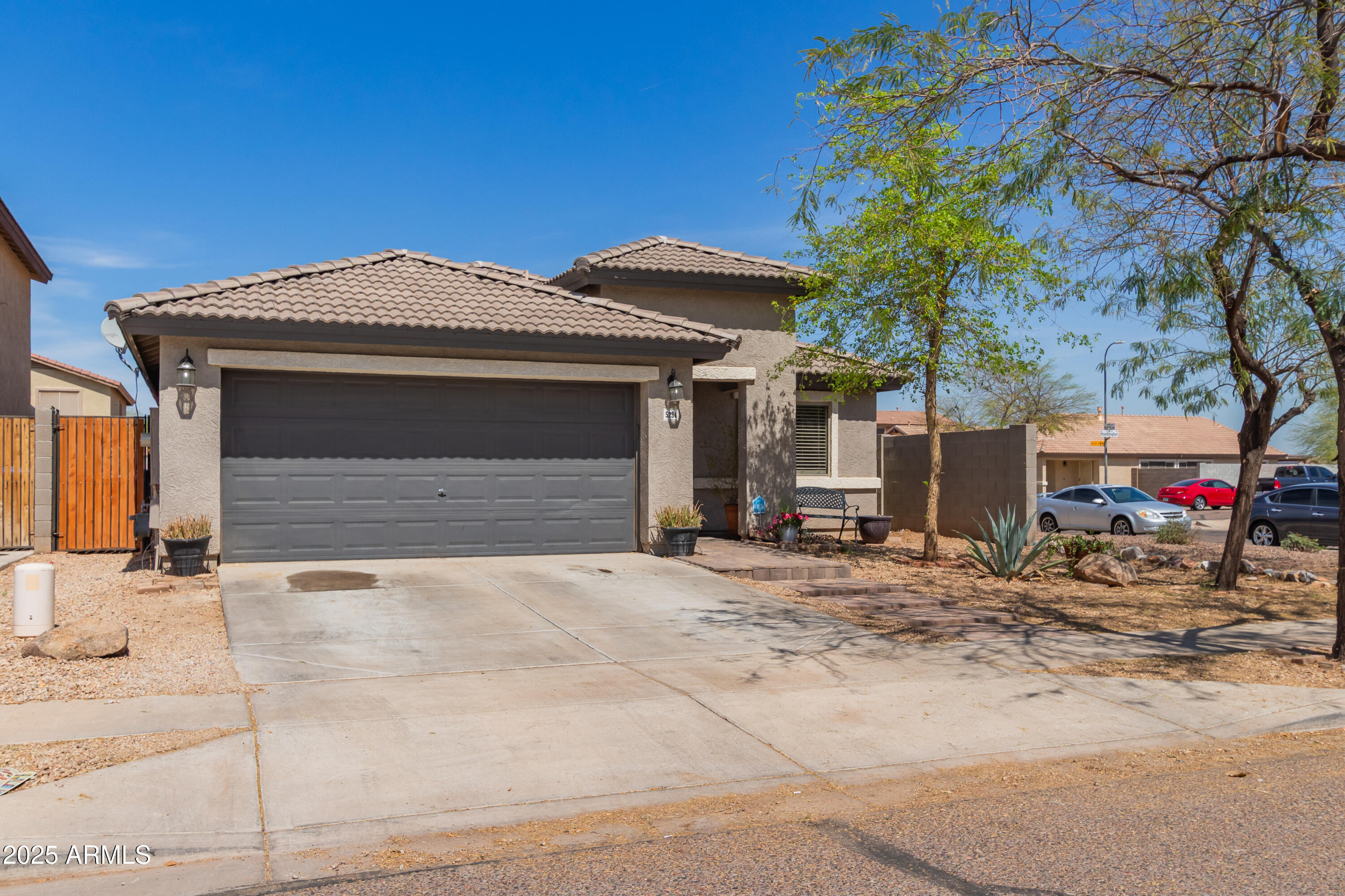 5234 W HUNTINGTON Drive