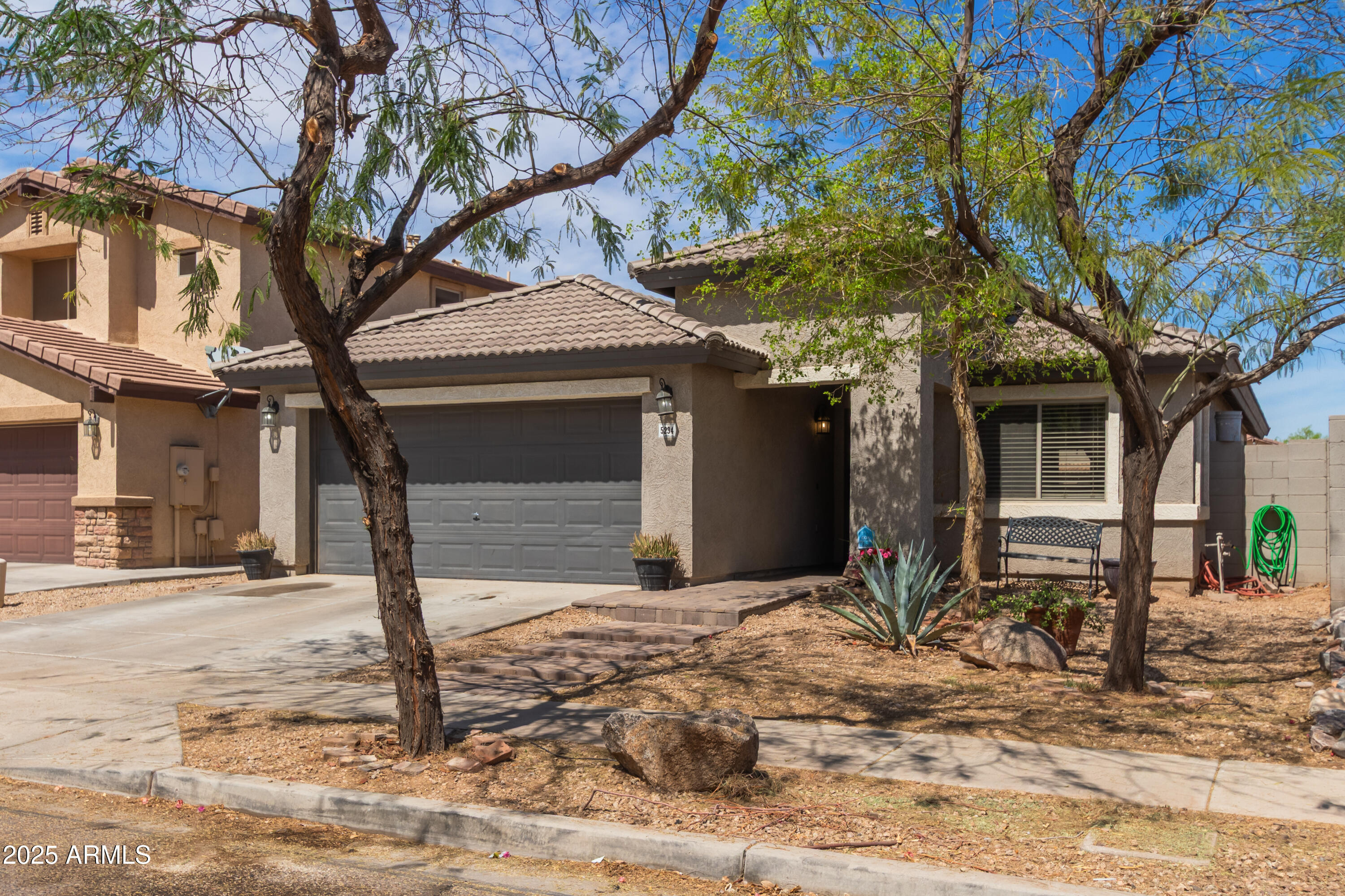 5234 W HUNTINGTON Drive