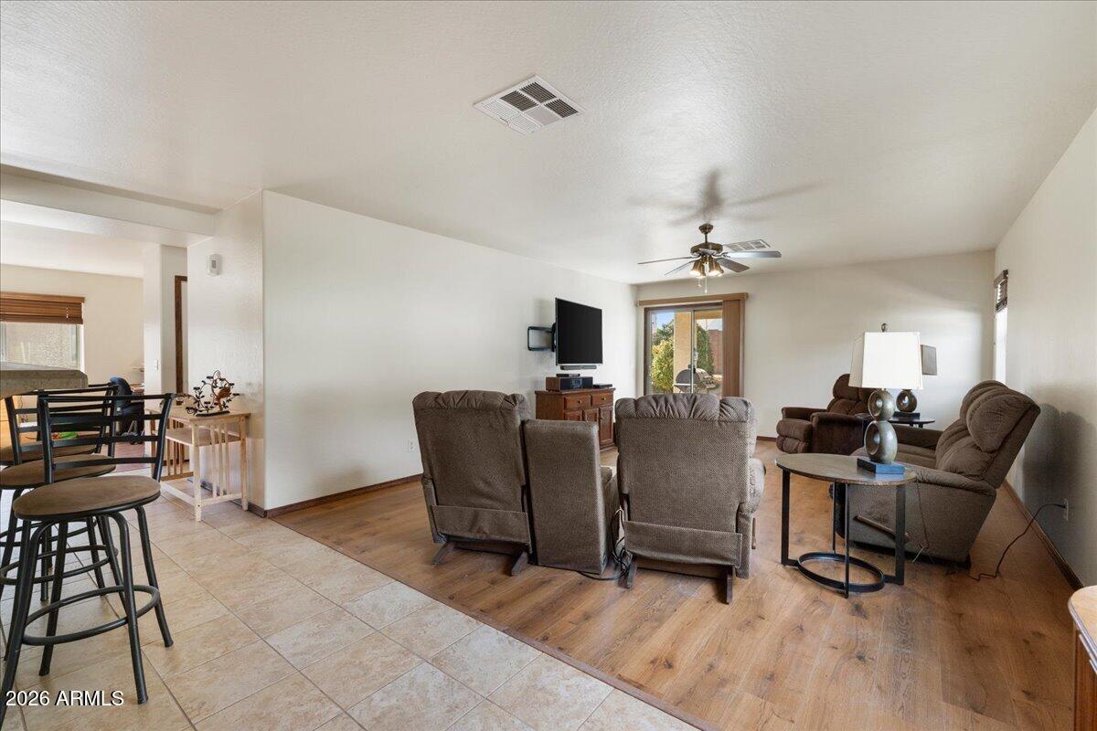 1482 STRATFORD Place