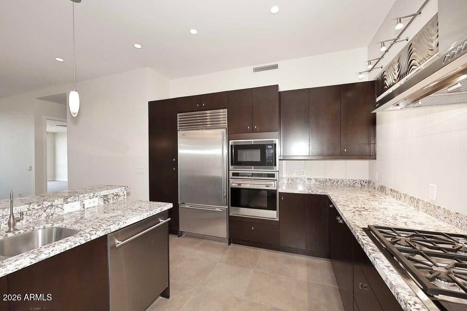 15215 N KIERLAND Boulevard 636