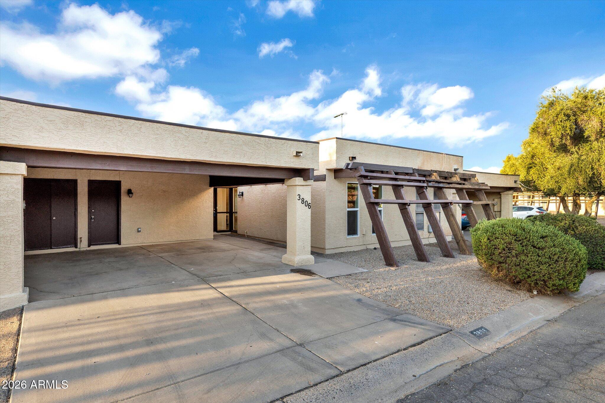 3806 W MITCHELL Drive