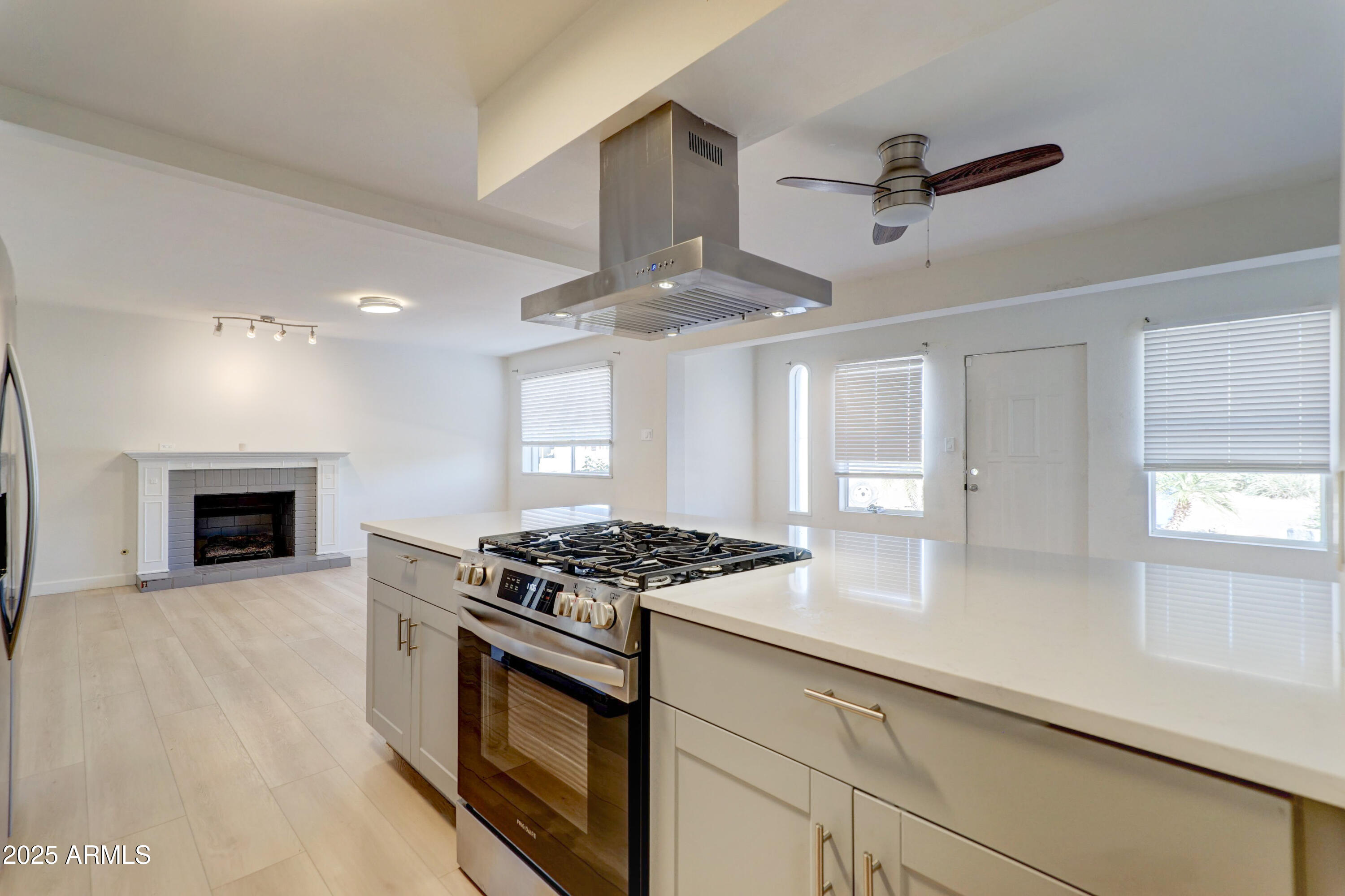 2427 E MARMORA Street