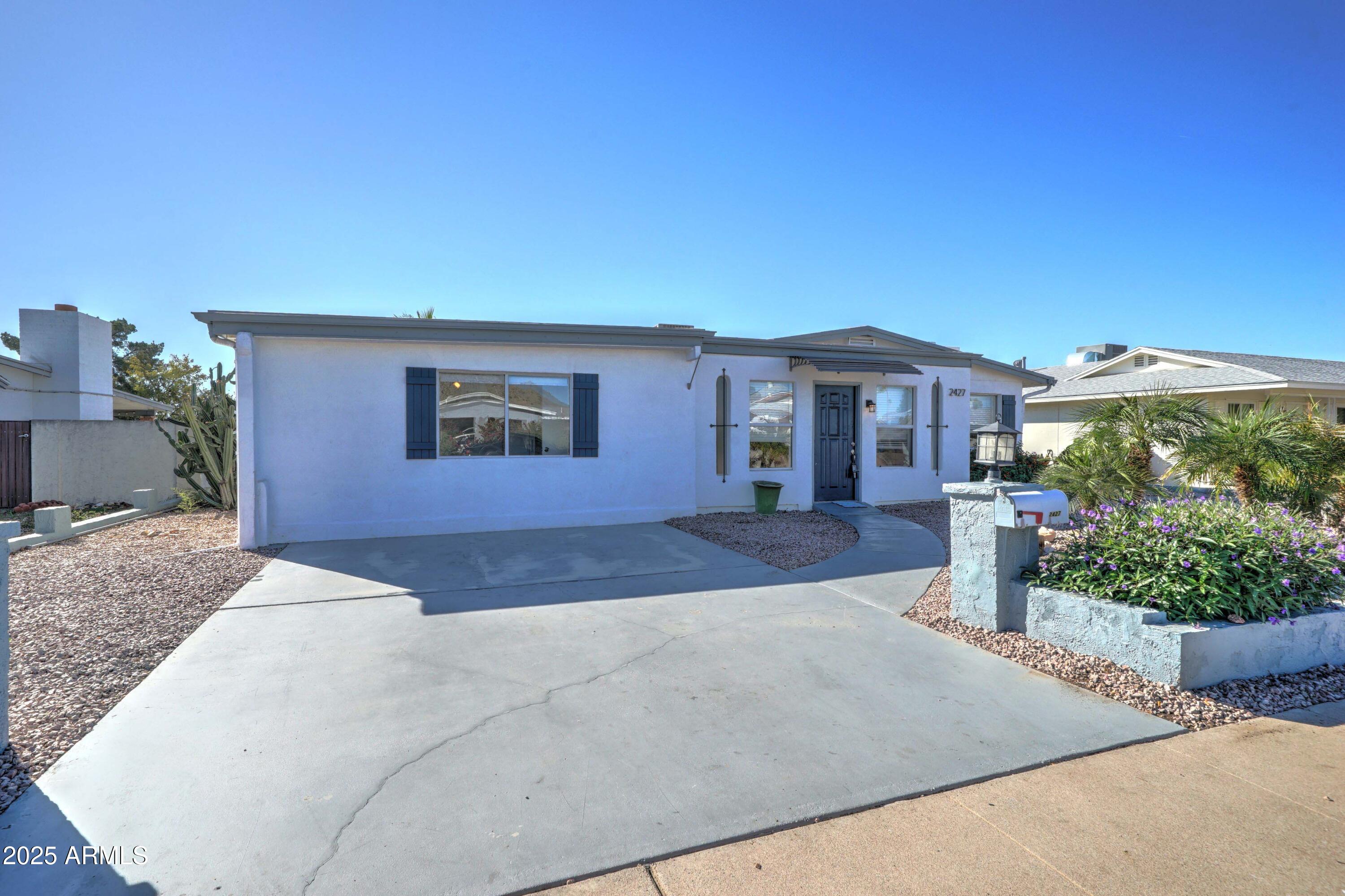 2427 E MARMORA Street