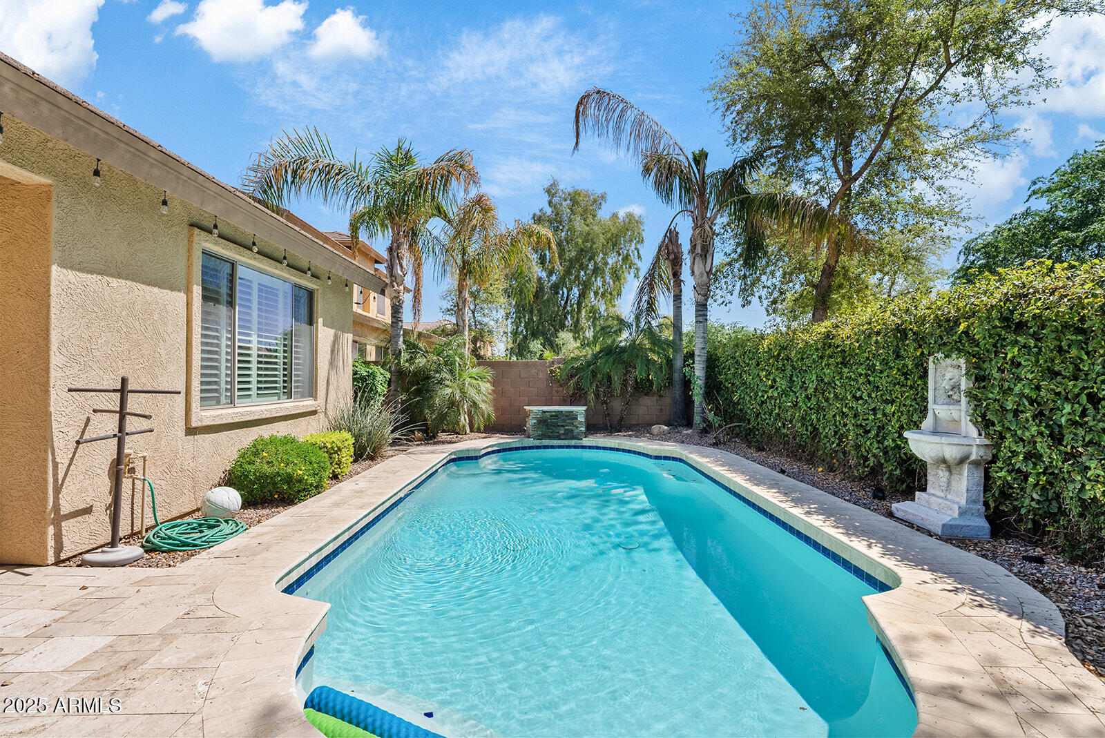 2117 E GLACIER Place
