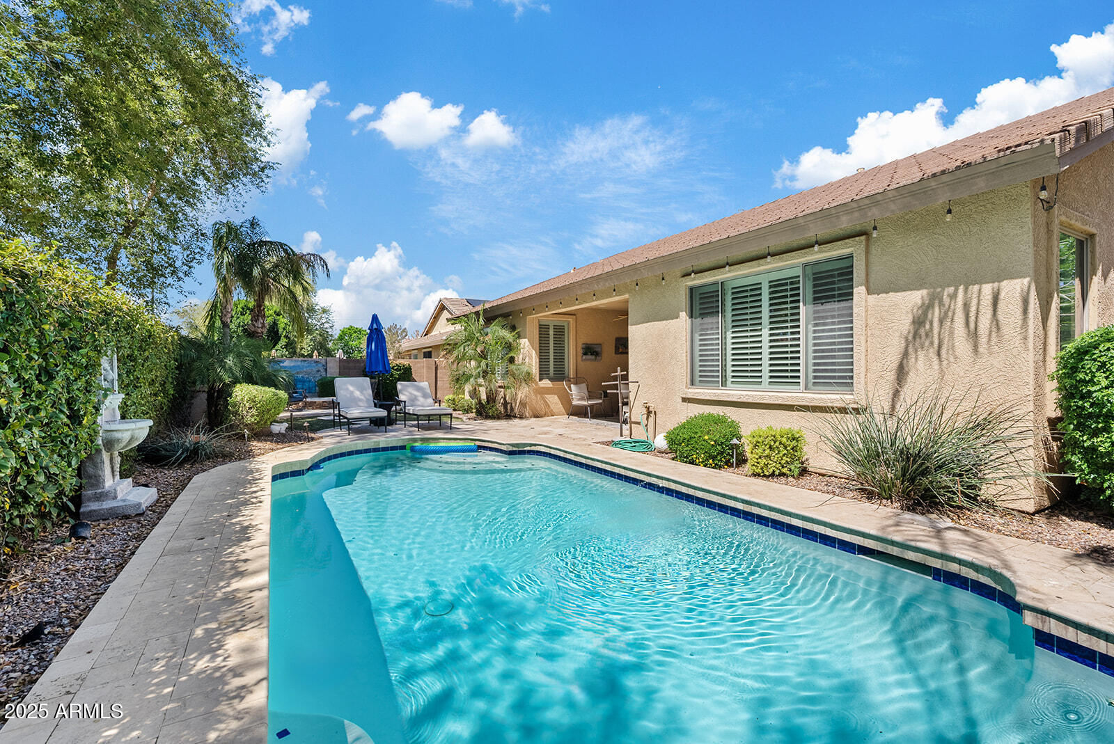 2117 E GLACIER Place