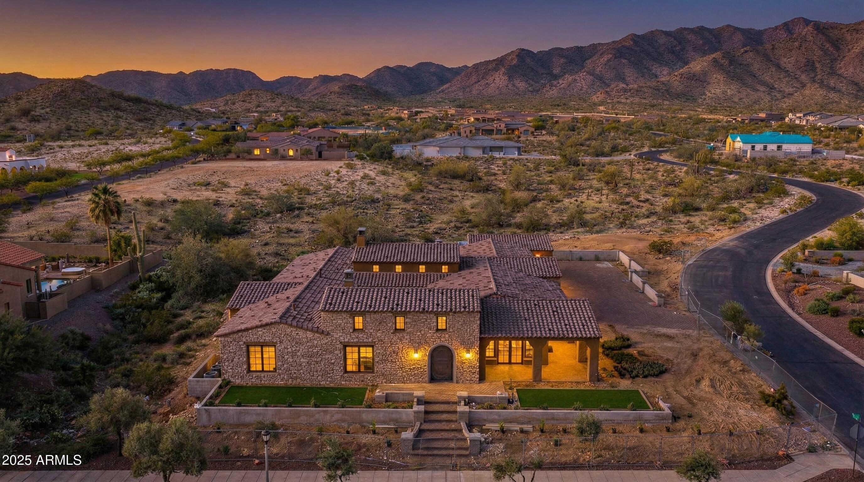 4572 N REGENT Street