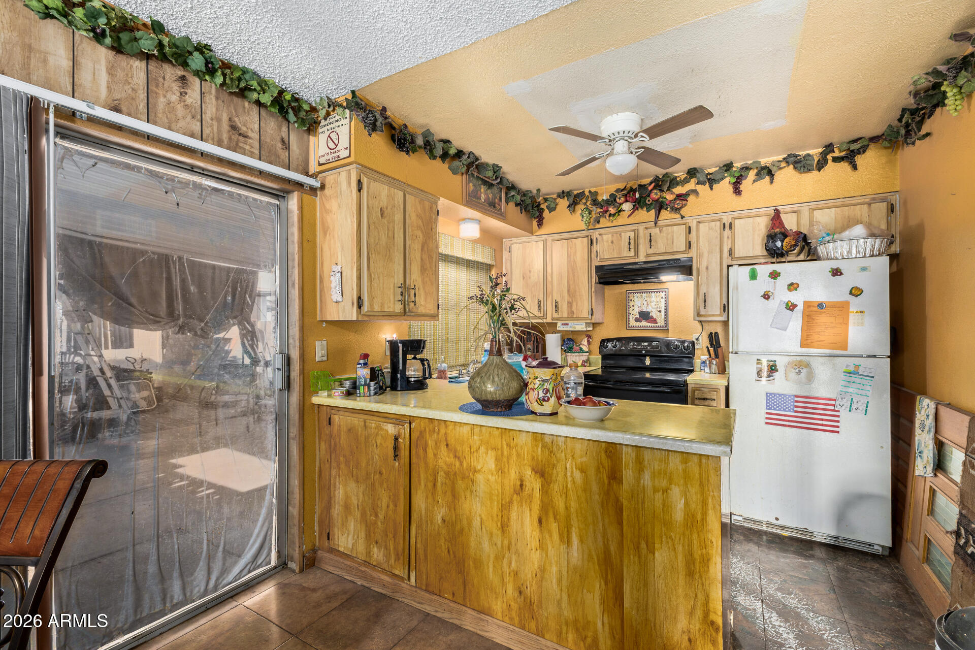 8048 W GLENROSA Avenue W