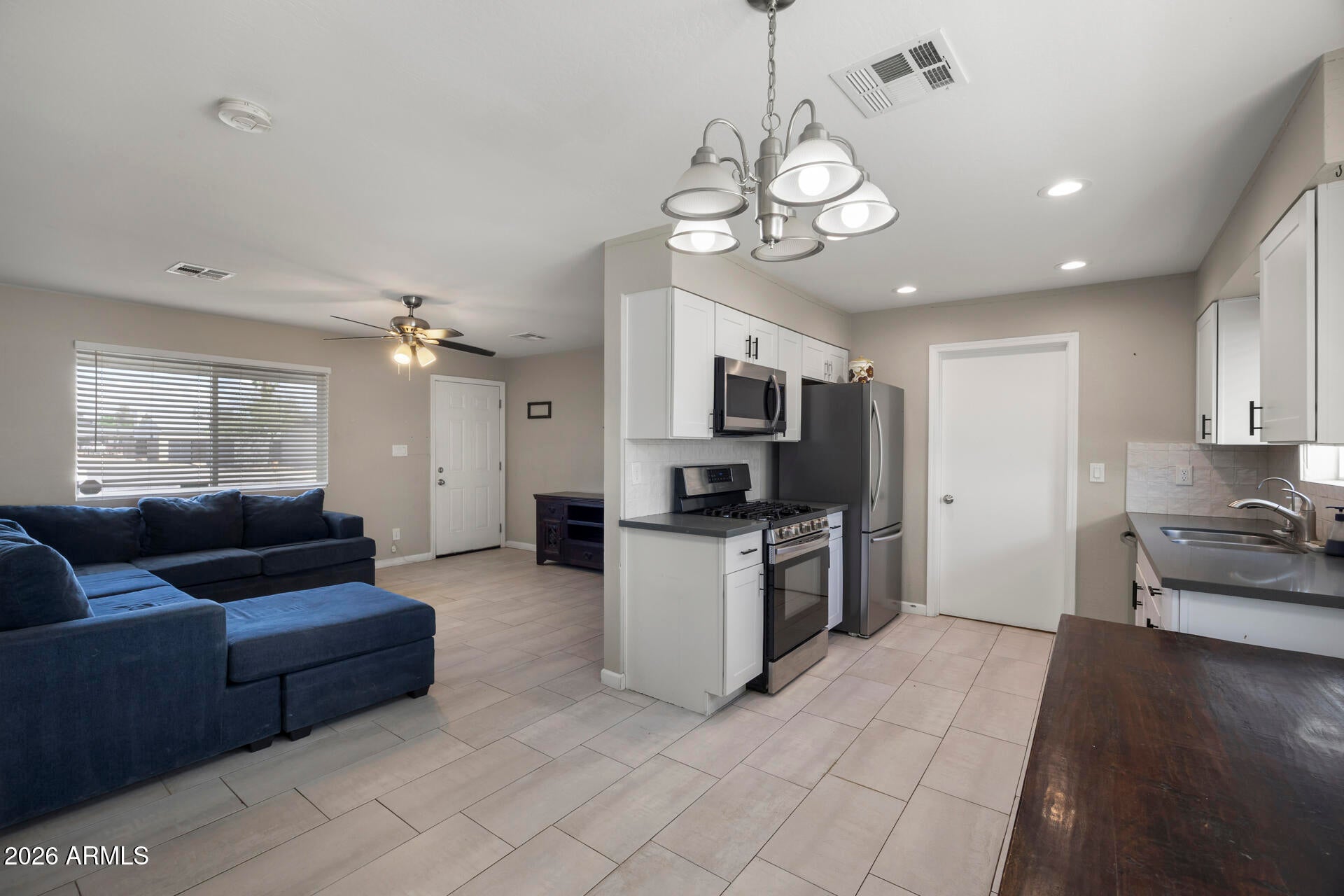 1835 W BEHREND Drive