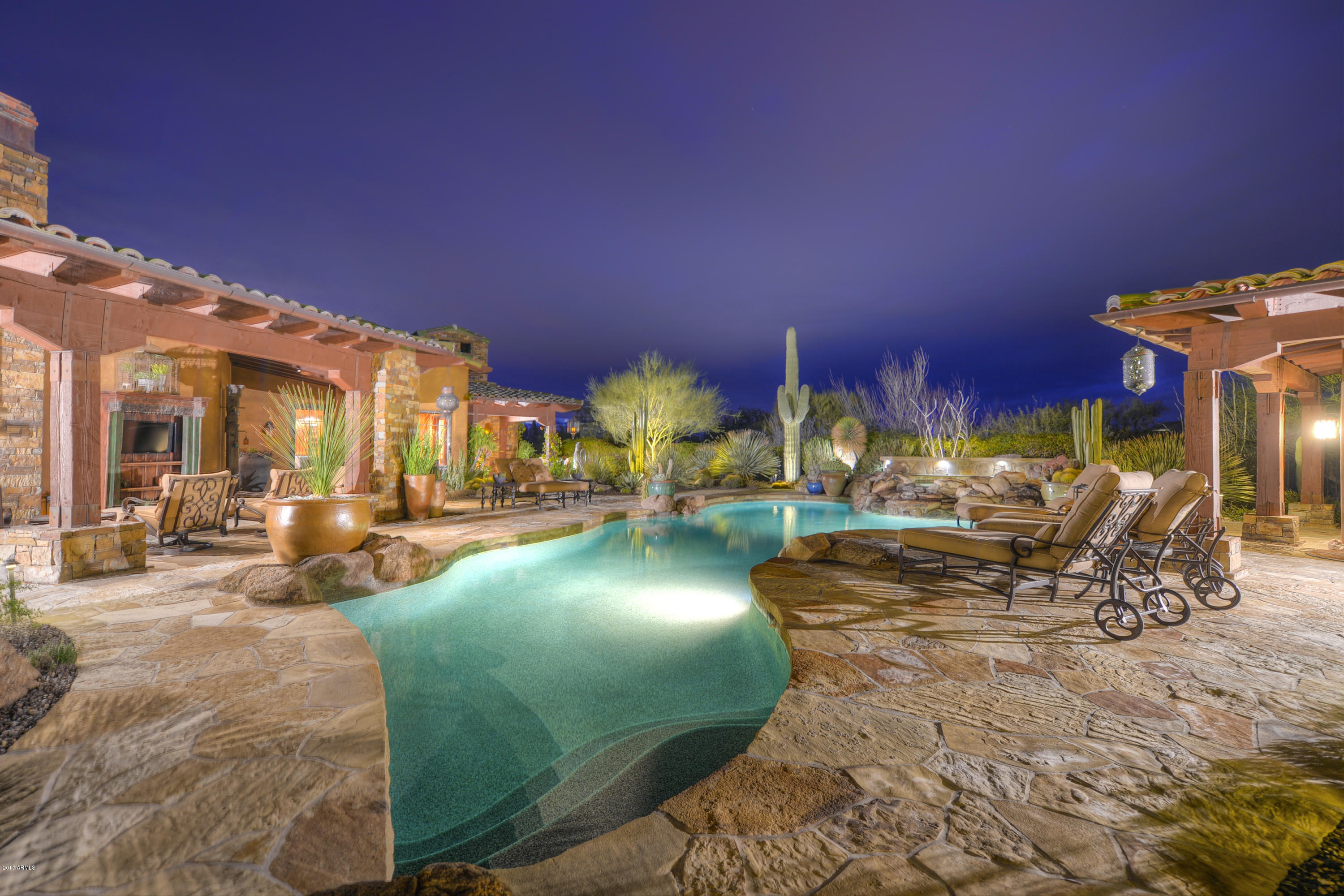 Whisper Rock - Residential