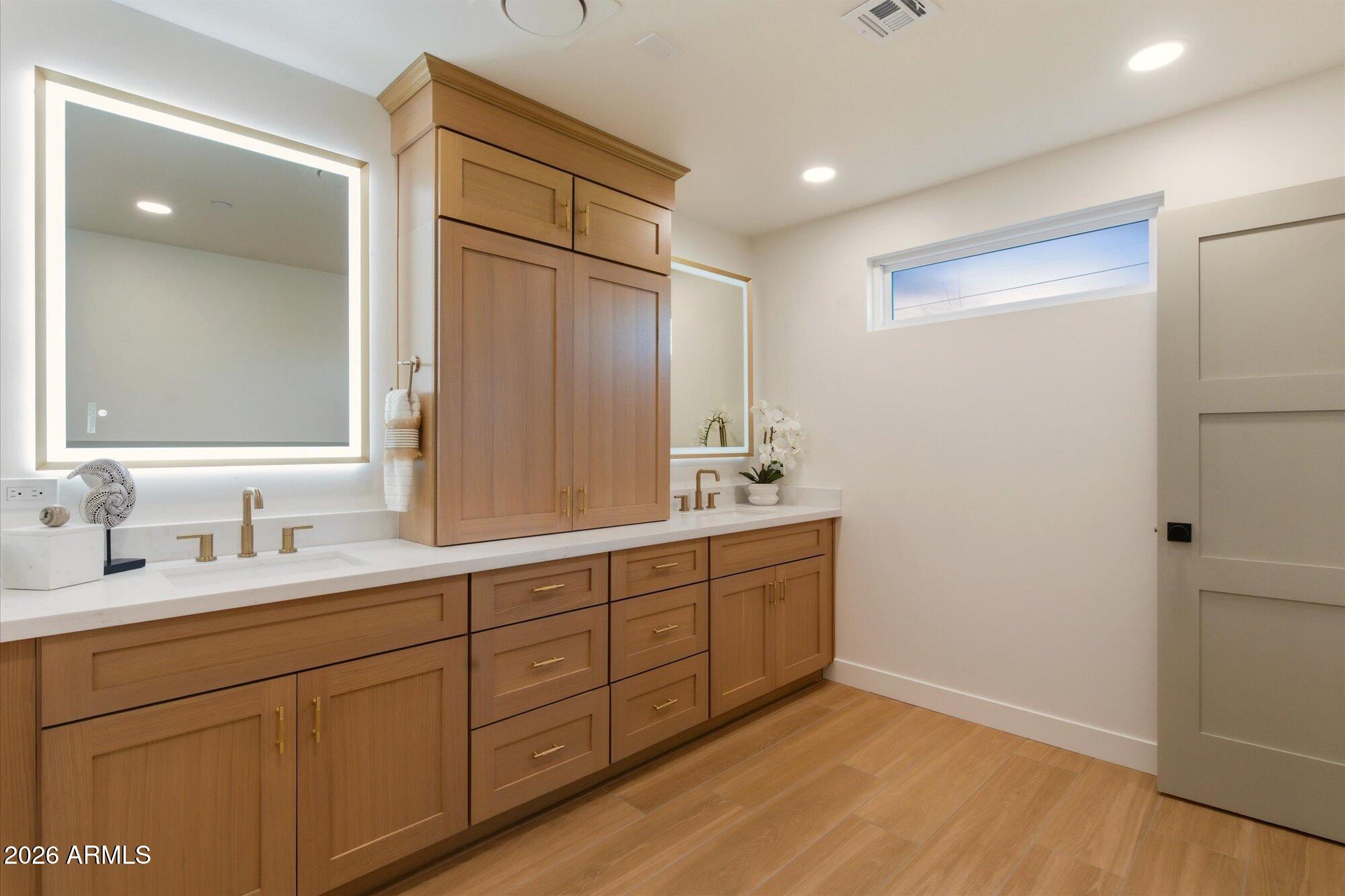 8520 E HIGHLAND Avenue