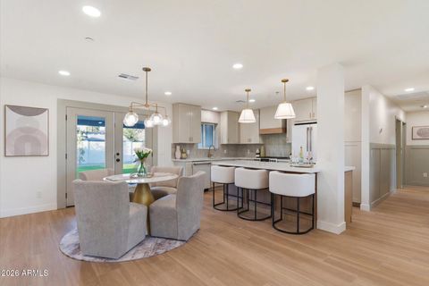 Photo of 8520 E Highland Avenue, Scottsdale, AZ 85251 (MLS # 6991273)