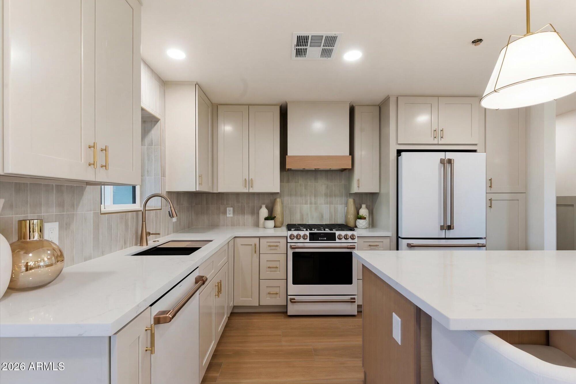 8520 E HIGHLAND Avenue