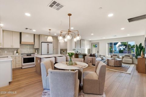 Photo of 8520 E Highland Avenue, Scottsdale, AZ 85251 (MLS # 6991273)