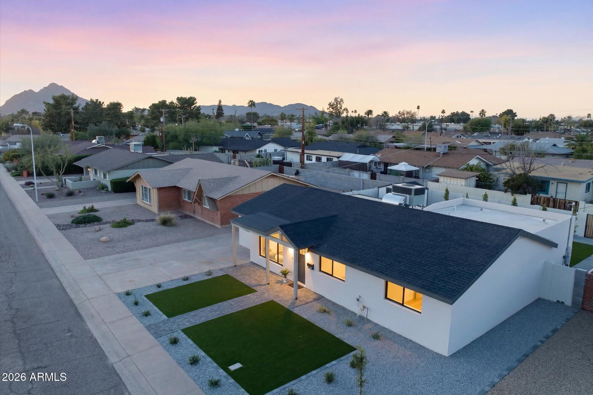 8520 E HIGHLAND Avenue