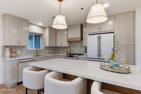 Photo of 8520 E Highland Avenue, Scottsdale, AZ 85251 (MLS # 6991273)